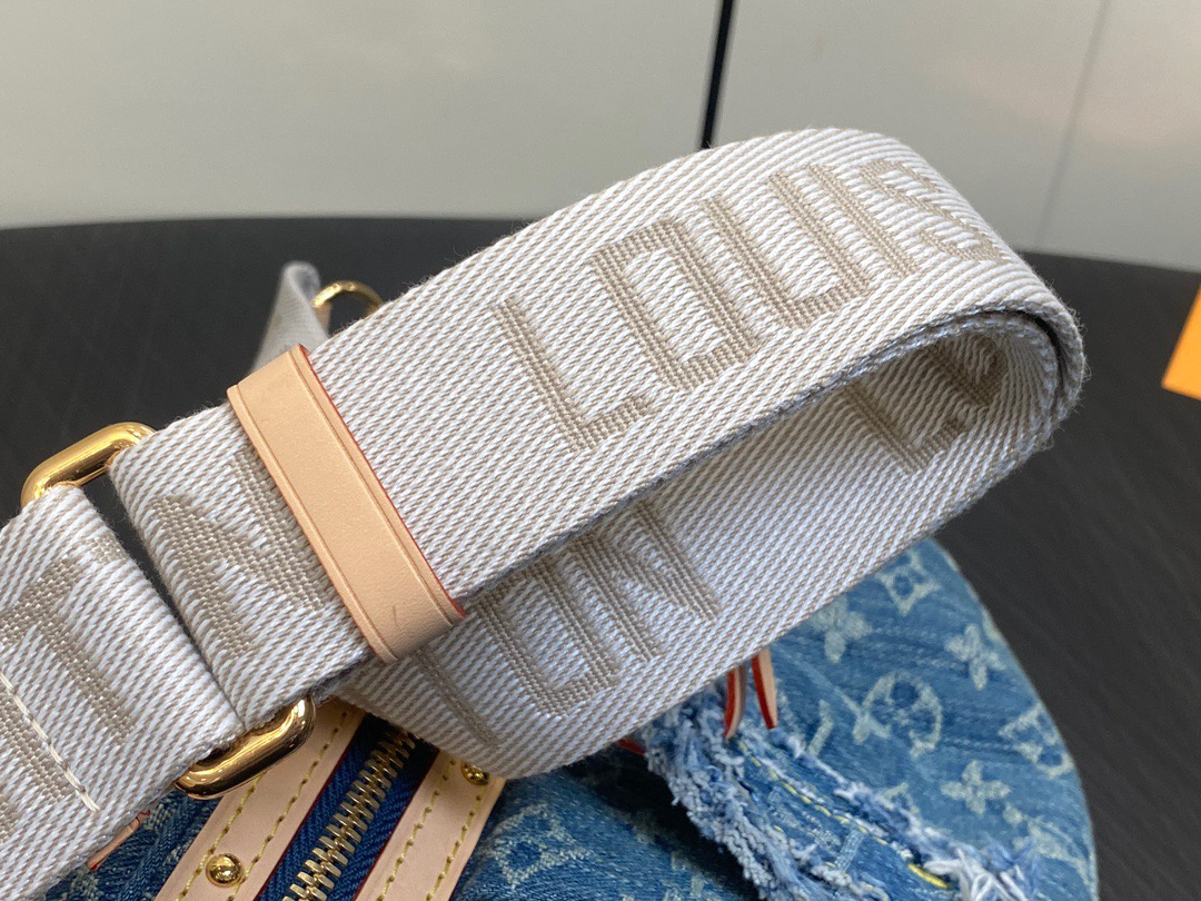 【原單精品】LV M46847藍色牛仔 丹寧胸包腰包繫列 最新款bumbag腰包¥1,480.00-頂級1:1精品高仿包包香港台灣批發價格推薦微信哪裡買
