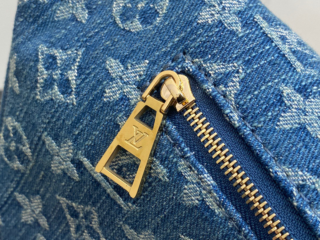 【原單精品】LV M46847藍色牛仔 丹寧胸包腰包繫列 最新款bumbag腰包¥1,480.00-頂級1:1精品高仿包包香港台灣批發價格推薦微信哪裡買