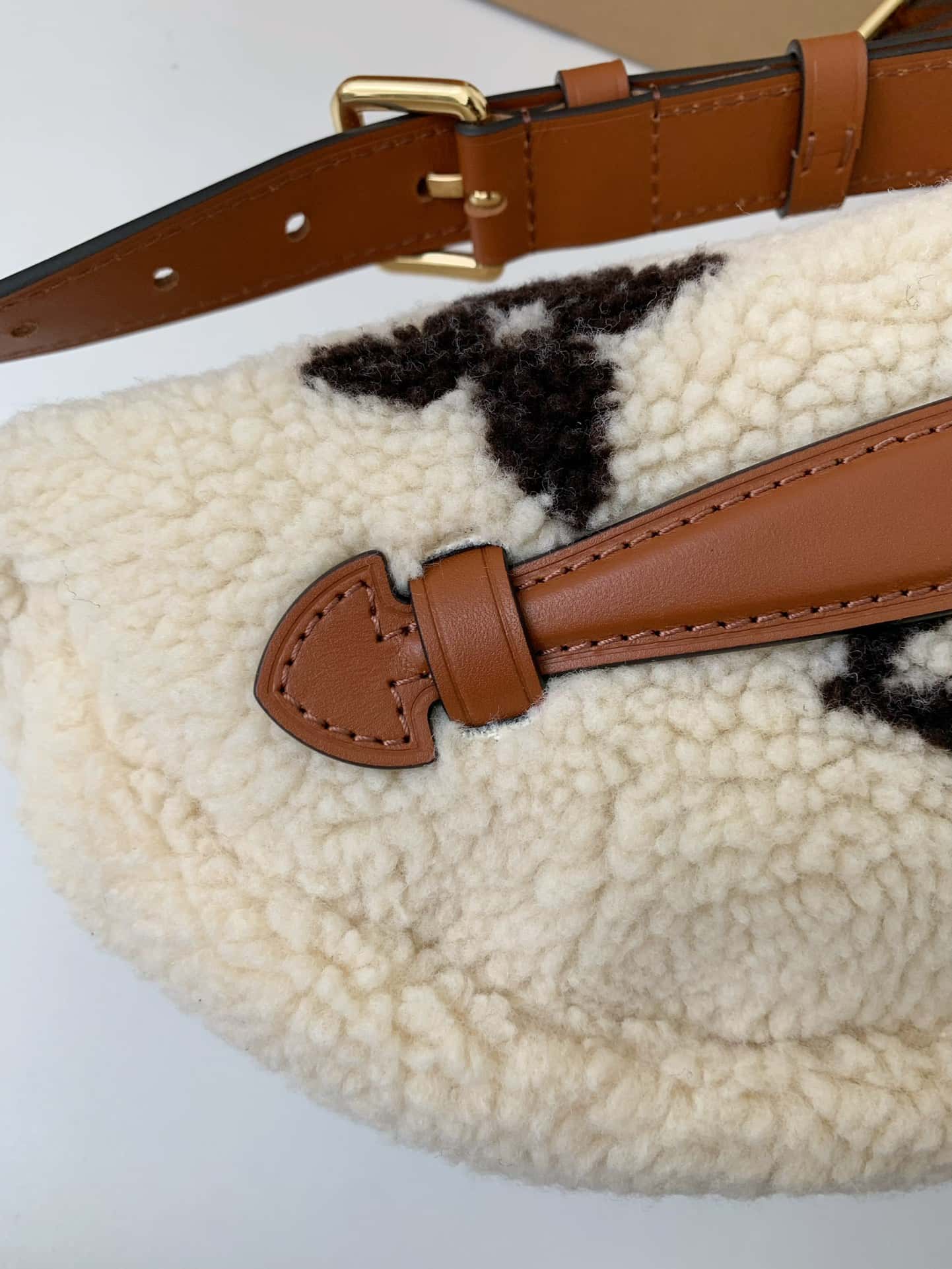 專櫃新款LV M23715 BUMBAG 腰包配全套包裝¥1,480.00-頂級1:1精品高仿包包香港台灣批發價格推薦微信哪裡買