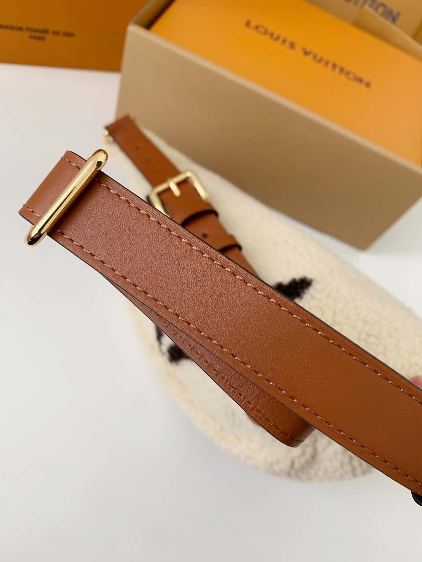 專櫃新款LV M23715 BUMBAG 腰包配全套包裝¥1,480.00-頂級1:1精品高仿包包香港台灣批發價格推薦微信哪裡買