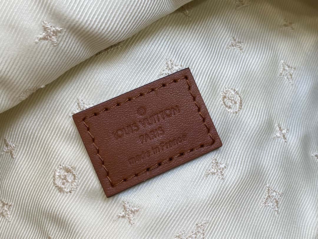 【原單精品】LV M23715米白色 腰包胸包繫列 BUMBAG 腰包¥1,480.00-頂級1:1精品高仿包包香港台灣批發價格推薦微信哪裡買