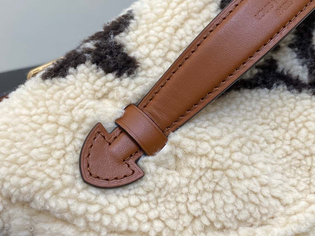 【原單精品】LV M23715米白色 腰包胸包繫列 BUMBAG 腰包¥1,480.00-頂級1:1精品高仿包包香港台灣批發價格推薦微信哪裡買