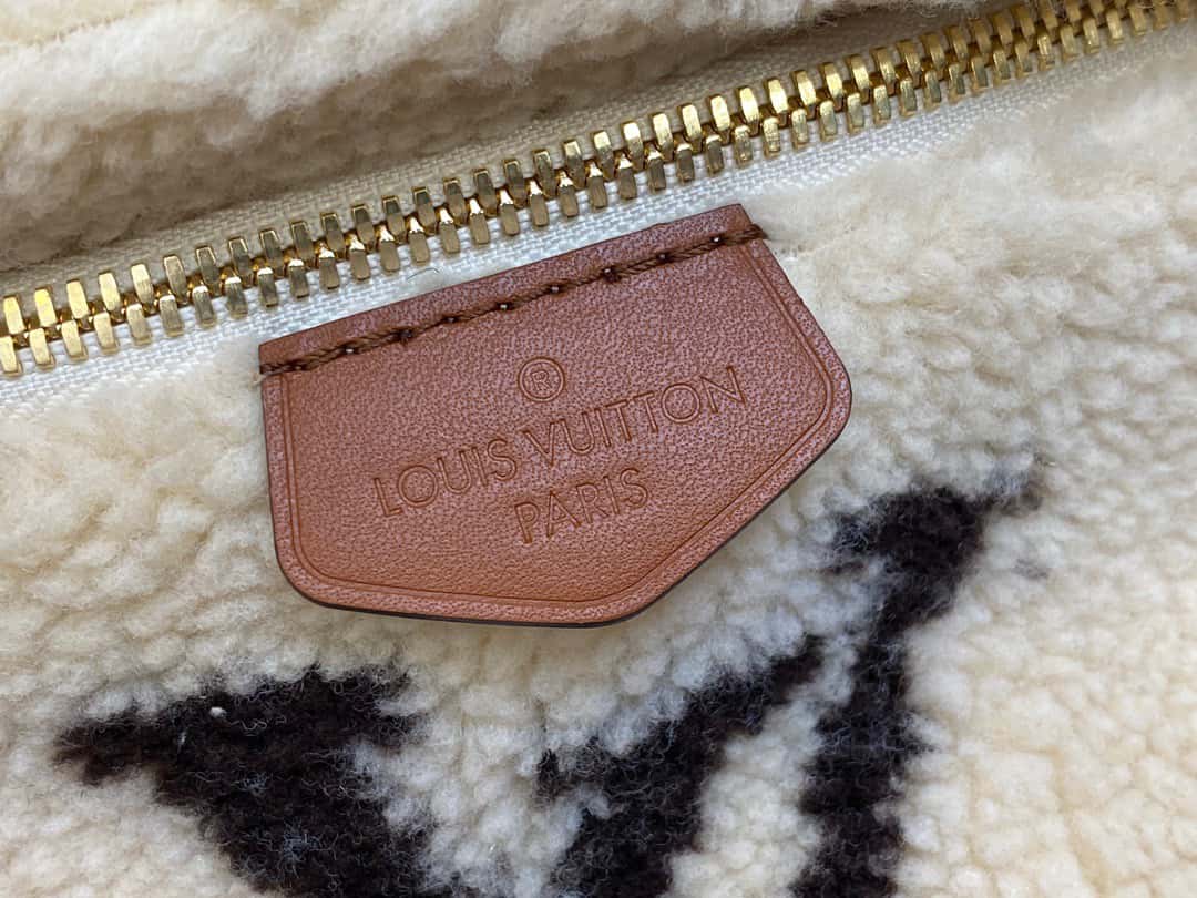 【原單精品】LV M23715米白色 腰包胸包繫列 BUMBAG 腰包¥1,480.00-頂級1:1精品高仿包包香港台灣批發價格推薦微信哪裡買