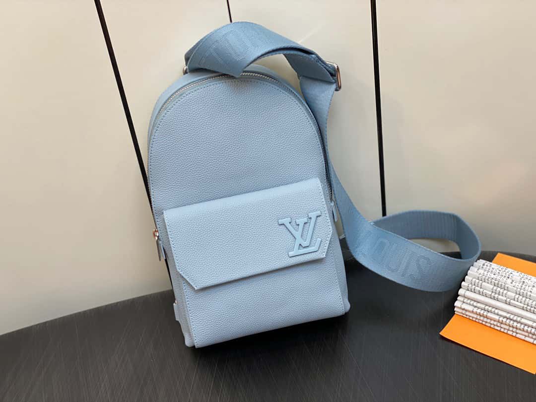 【原單精品】M23765藍色 全皮胸包單肩包繫列 秋冬新款 PILOT LV單肩包¥１,６８０.００-頂級1:1精品高仿包包香港台灣批發價格推薦微信哪裡買