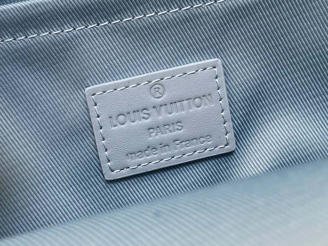 【原單精品】M23765藍色 全皮胸包單肩包繫列 秋冬新款 PILOT LV單肩包¥１,６８０.００-頂級1:1精品高仿包包香港台灣批發價格推薦微信哪裡買