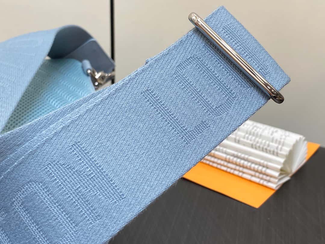 【原單精品】M23765藍色 全皮胸包單肩包繫列 秋冬新款 PILOT LV單肩包¥１,６８０.００-頂級1:1精品高仿包包香港台灣批發價格推薦微信哪裡買