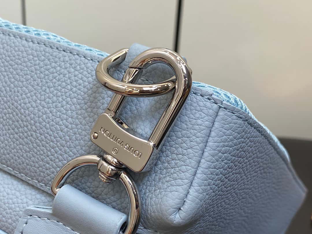 【原單精品】M23765藍色 全皮胸包單肩包繫列 秋冬新款 PILOT LV單肩包¥１,６８０.００-頂級1:1精品高仿包包香港台灣批發價格推薦微信哪裡買