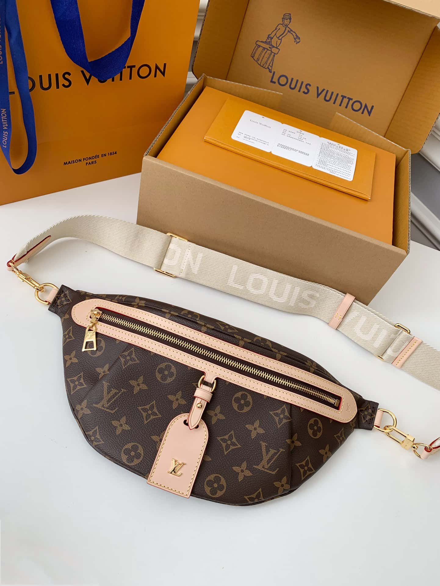 LV 專櫃新款Bumbag 老花腰包 M46784，38*16*8cm¥1,４８0.00-頂級1:1精品<a href=