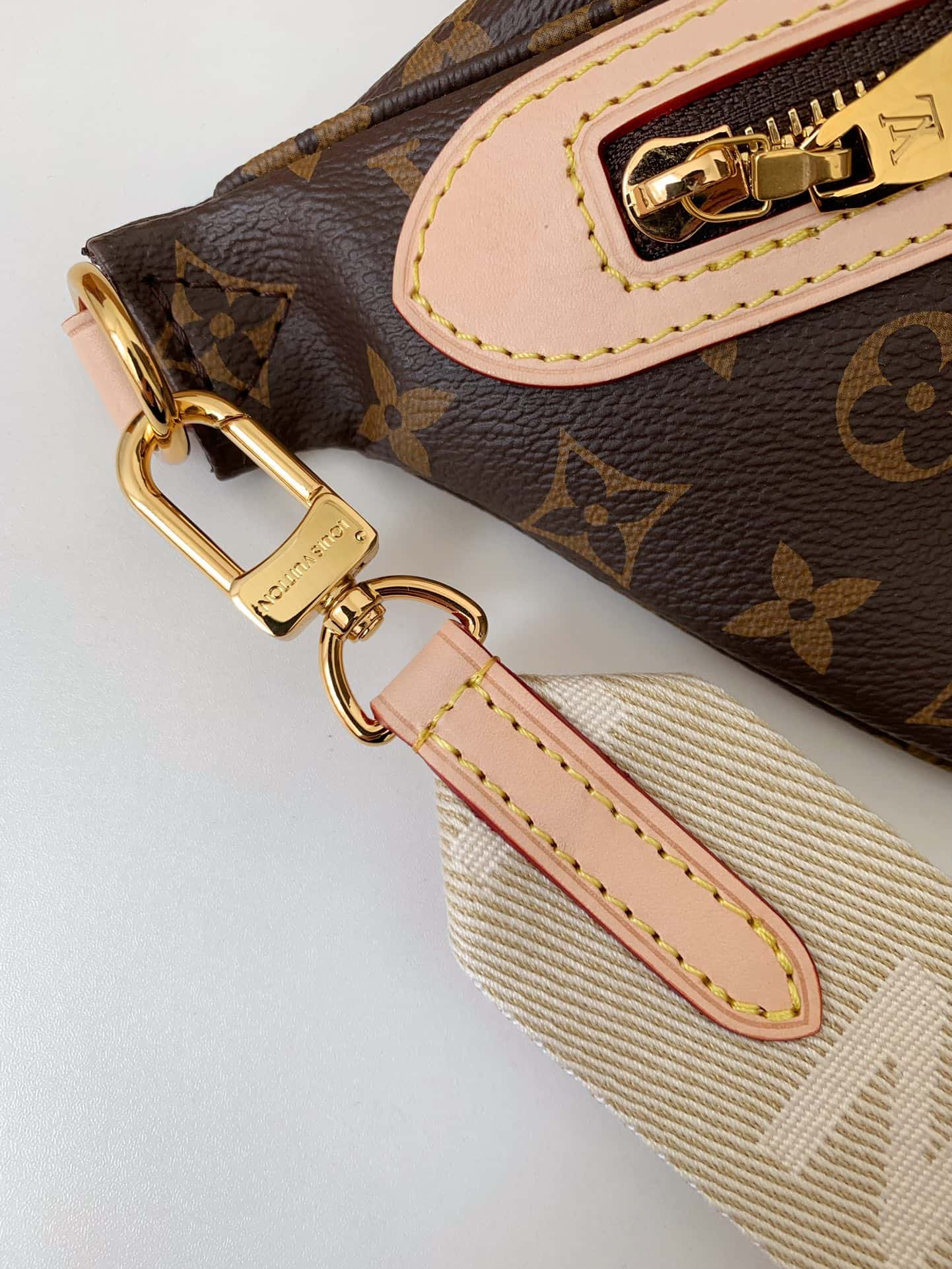 LV 專櫃新款Bumbag 老花腰包 M46784，38*16*8cm¥1,４８0.00-頂級1:1精品高仿包包香港台灣批發價格推薦微信哪裡買