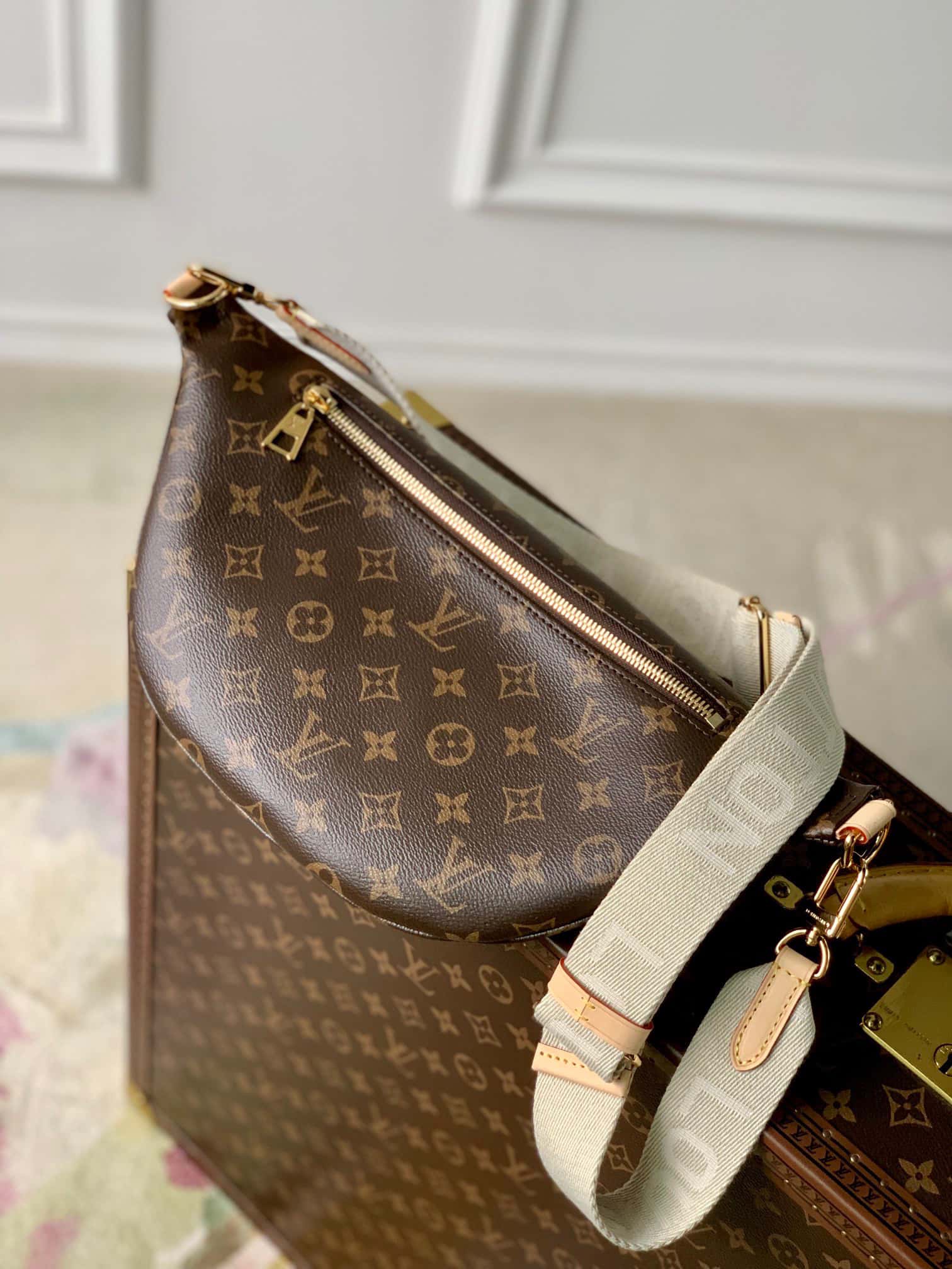 ＬＶ原單復刻佈袋M46784腰包胸包¥1,４８0.00-頂級1:1精品高仿包包香港台灣批發價格推薦微信哪裡買