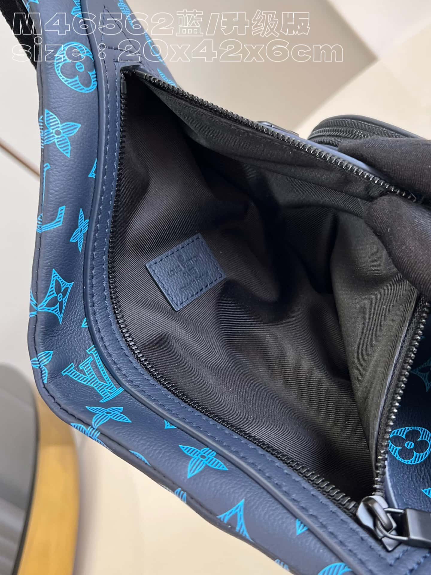 LV斜挎包頂級原單包 M46562 Duo Slingbag¥1680.00-頂級1:1精品高仿包包香港台灣批發價格推薦微信哪裡買