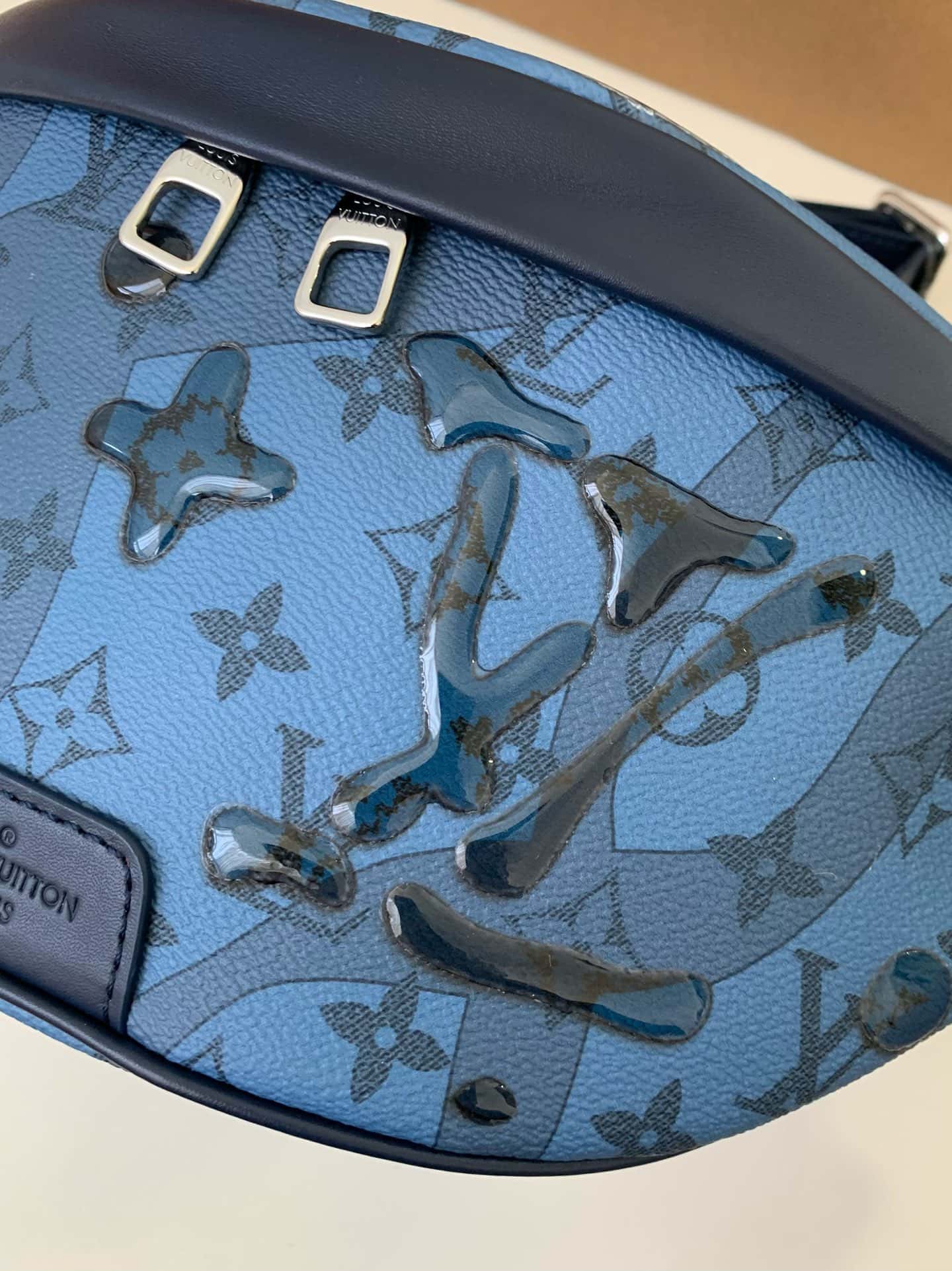 LV M22576 專櫃23新款 DISCOVERY 水滴藍腰包¥1480.00-頂級1:1精品高仿包包香港台灣批發價格推薦微信哪裡買