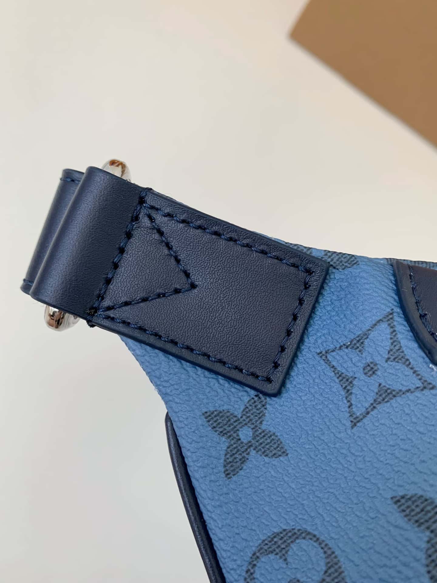 LV M22576 專櫃23新款 DISCOVERY 水滴藍腰包¥1480.00-頂級1:1精品高仿包包香港台灣批發價格推薦微信哪裡買
