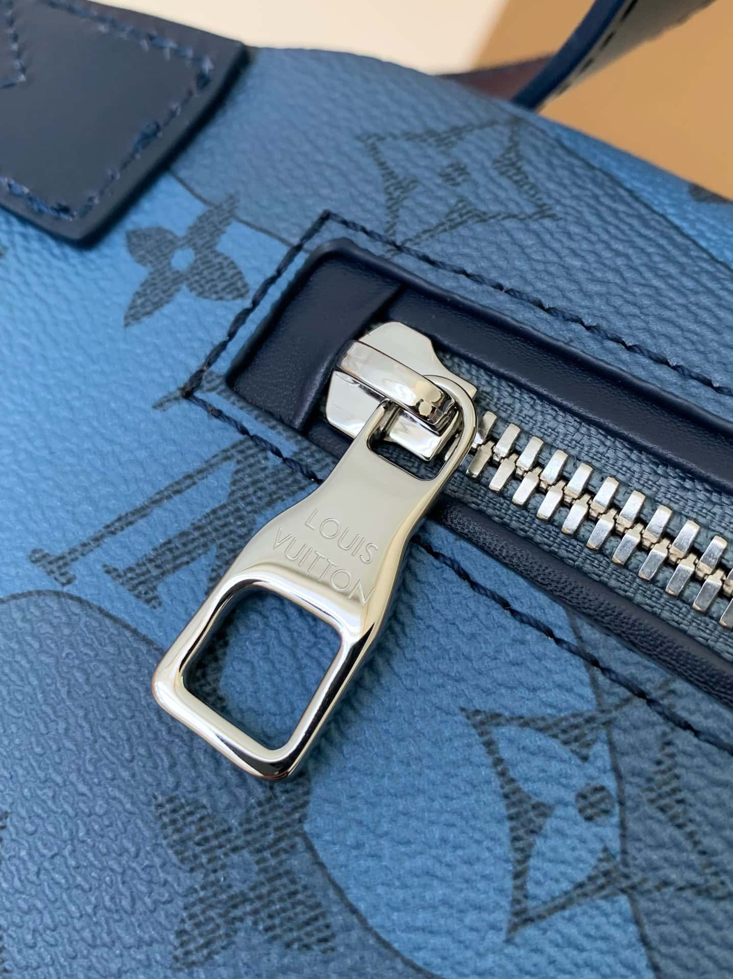 LV M22576 專櫃23新款 DISCOVERY 水滴藍腰包¥1480.00-頂級1:1精品高仿包包香港台灣批發價格推薦微信哪裡買