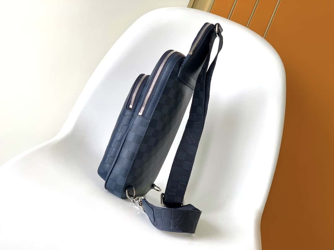 Louis Vuitton N40439藍色全皮 男包胸包繫列¥1680.00-頂級1:1精品高仿包包香港台灣批發價格推薦微信哪裡買