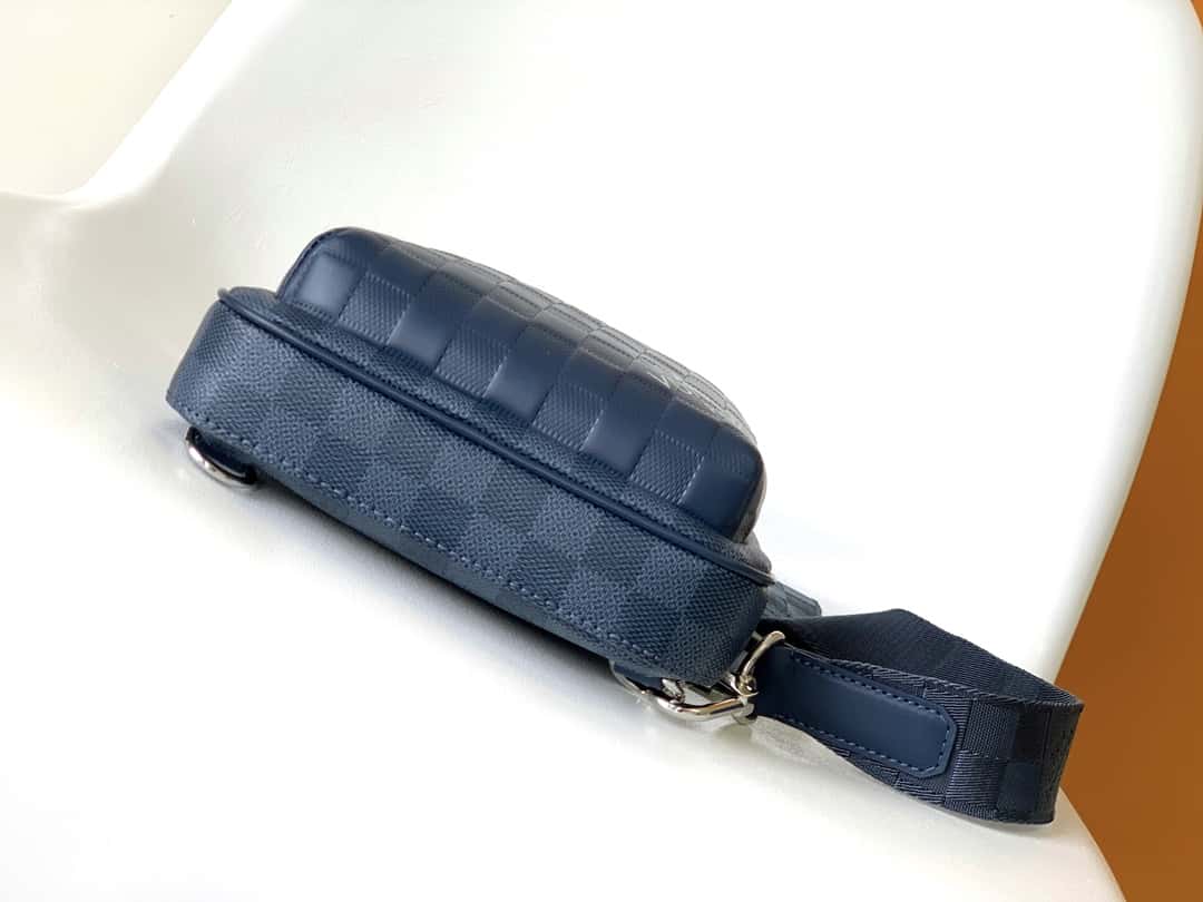 Louis Vuitton N40439藍色全皮 男包胸包繫列¥1680.00-頂級1:1精品高仿包包香港台灣批發價格推薦微信哪裡買
