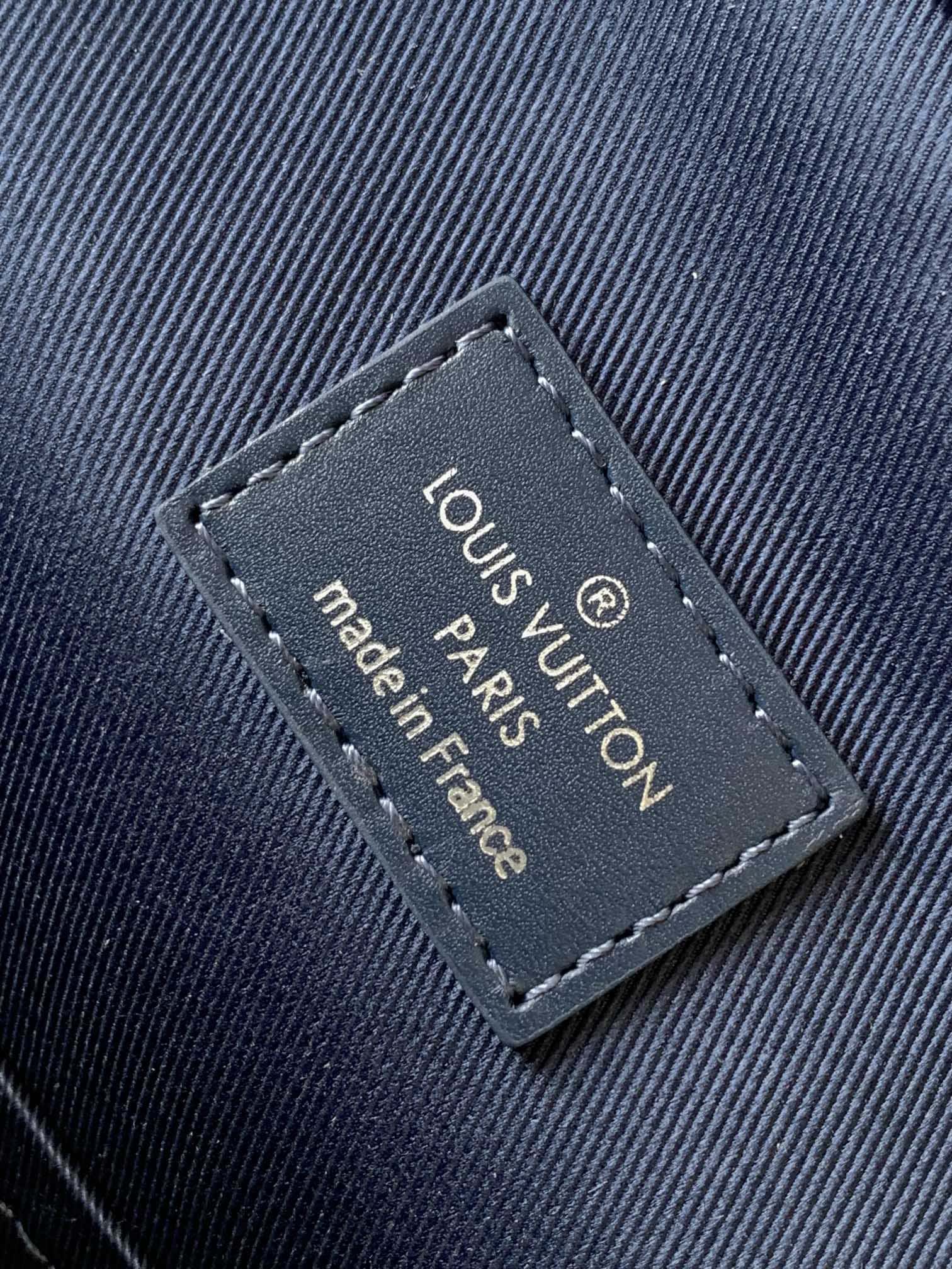 Louis Vuitton N40439藍色全皮 男包胸包繫列¥1680.00-頂級1:1精品高仿包包香港台灣批發價格推薦微信哪裡買