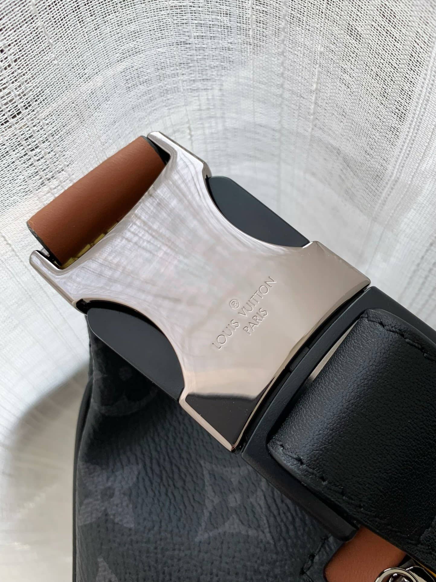 LV M45220 專櫃經典男士DISCOVERY 黑花腰包¥1580.00-頂級1:1精品高仿包包香港台灣批發價格推薦微信哪裡買