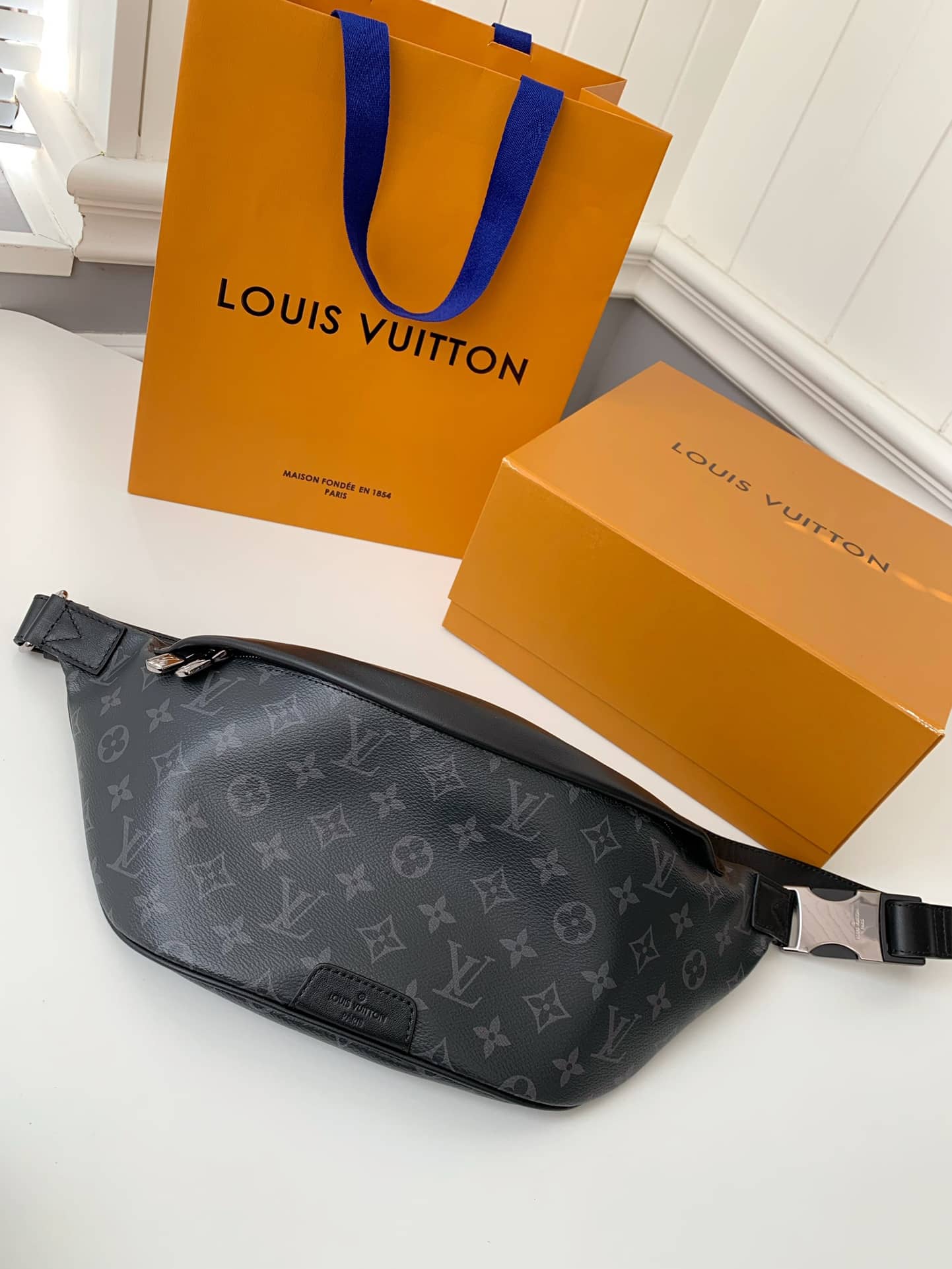 LV M44336 Discovery Bumbag原單胸包¥1580.00-頂級1:1精品高仿包包香港台灣批發價格推薦微信哪裡買