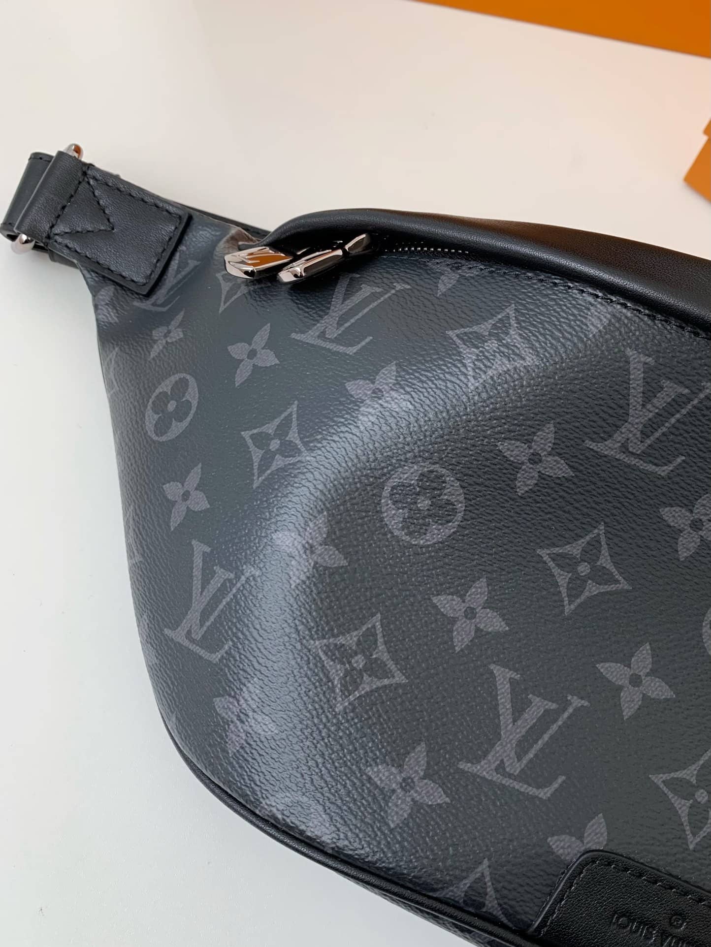 LV M44336 Discovery Bumbag原單胸包¥1580.00-頂級1:1精品高仿包包香港台灣批發價格推薦微信哪裡買