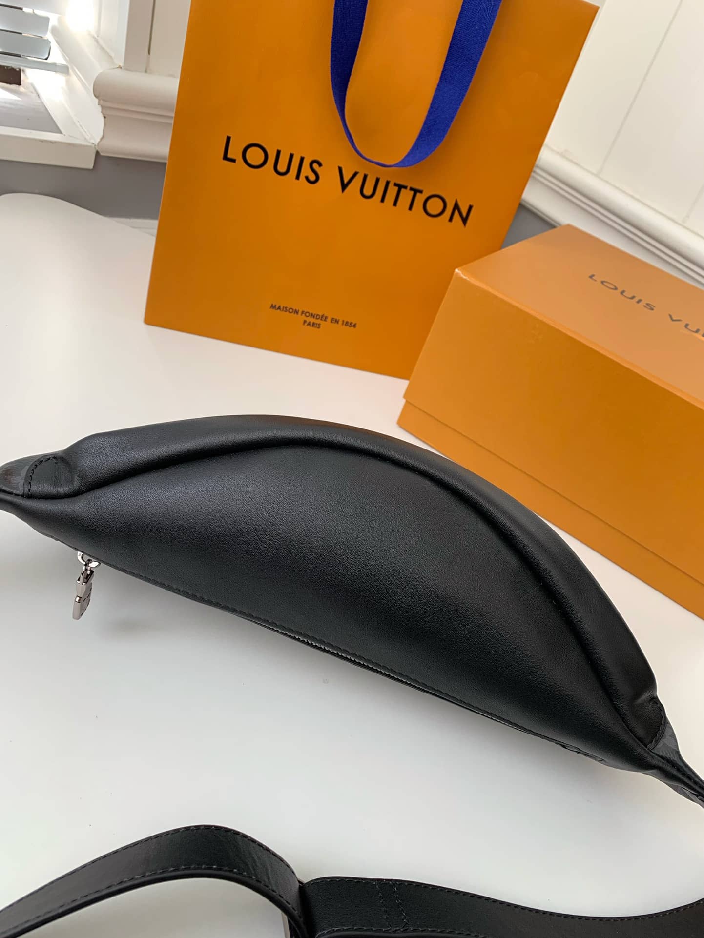 LV M44336 Discovery Bumbag原單胸包¥1580.00-頂級1:1精品高仿包包香港台灣批發價格推薦微信哪裡買