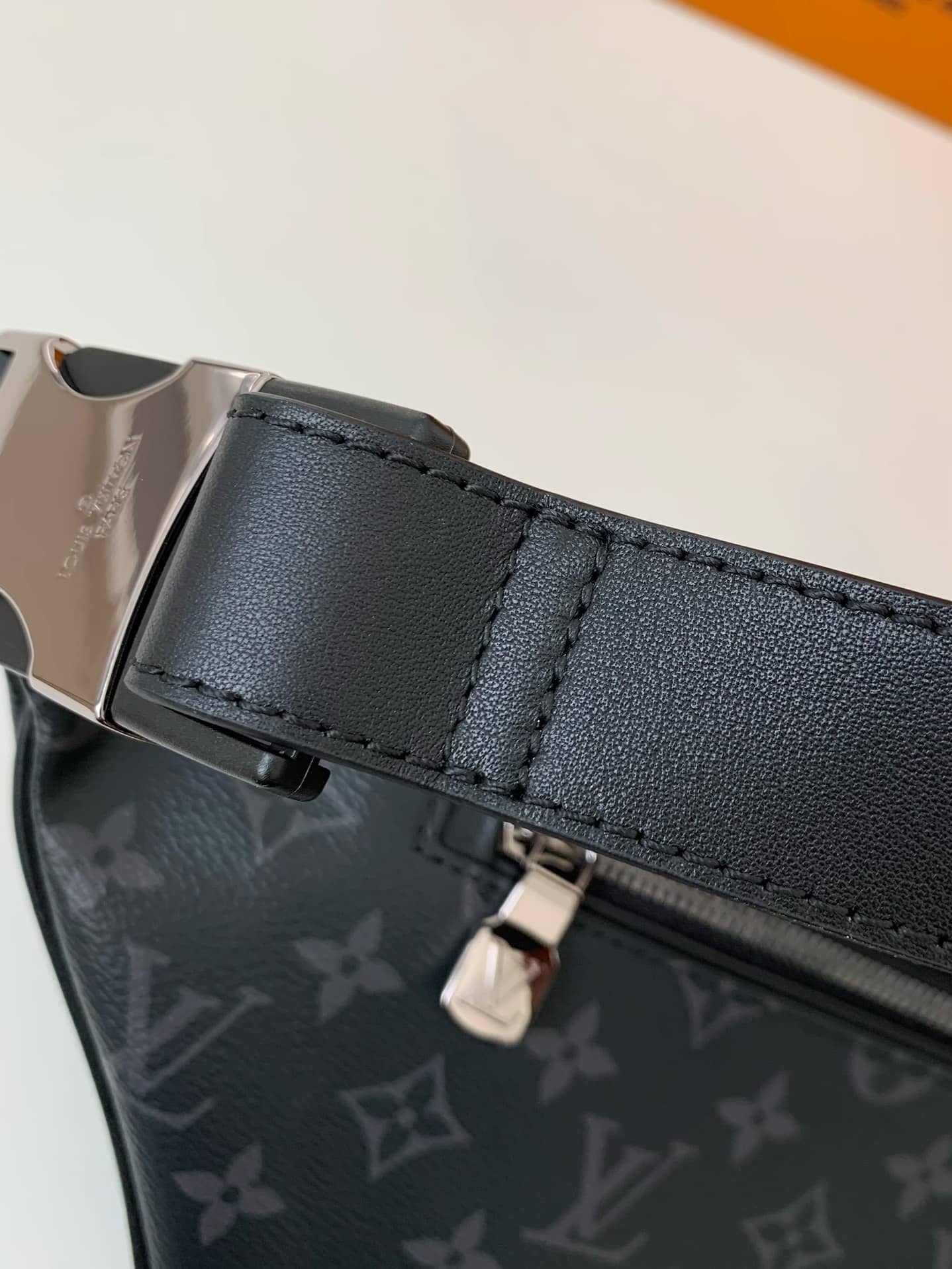 LV M44336 Discovery Bumbag原單胸包¥1580.00-頂級1:1精品高仿包包香港台灣批發價格推薦微信哪裡買