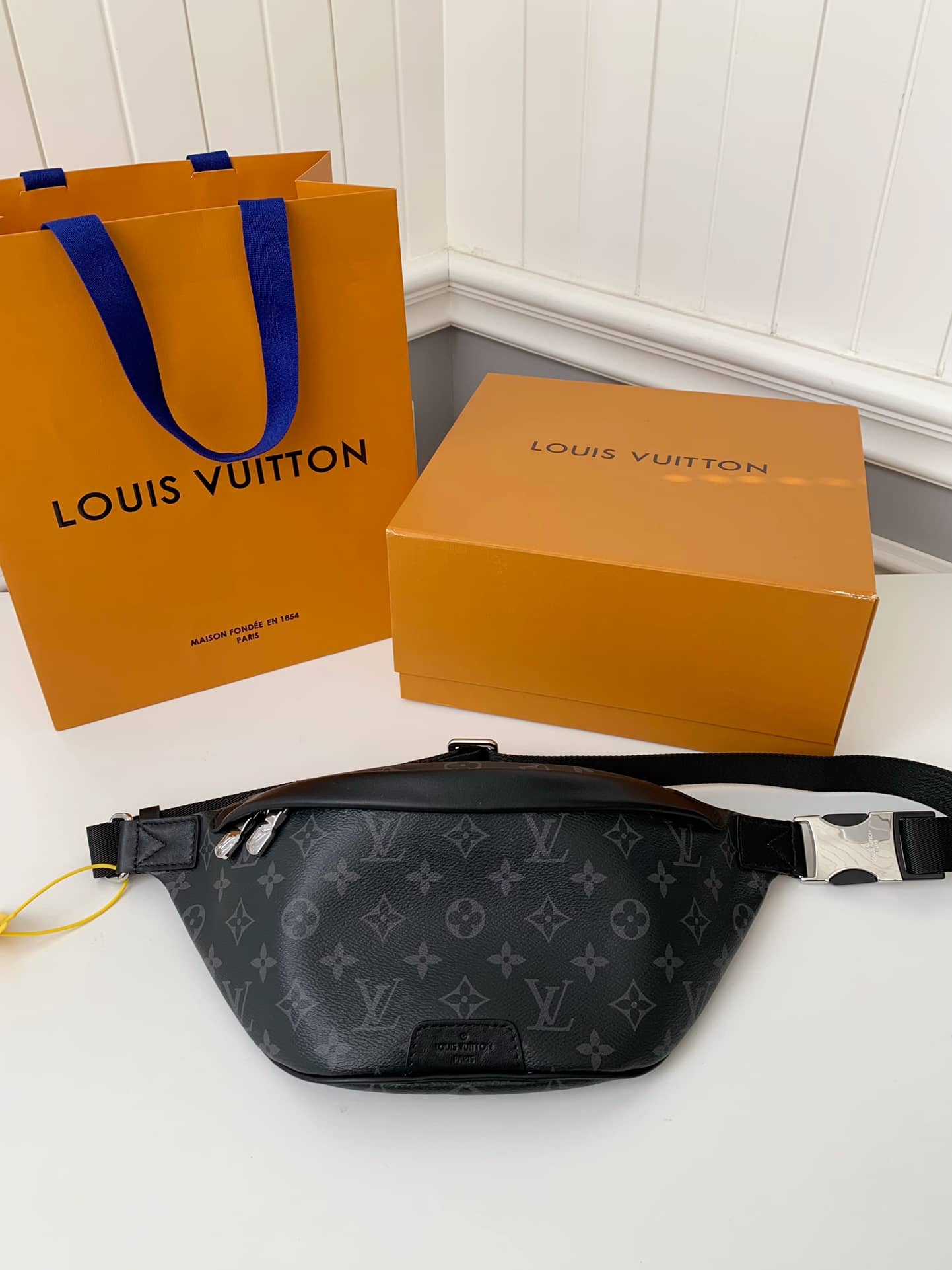 LV 原單復刻M46035 Discovery Bumbag PM腰包¥1,280.00-頂級1:1精品高仿包包香港台灣批發價格推薦微信哪裡買