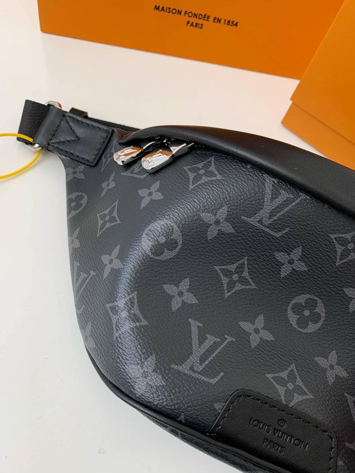 LV 原單復刻M46035 Discovery Bumbag PM腰包¥1,280.00-頂級1:1精品高仿包包香港台灣批發價格推薦微信哪裡買