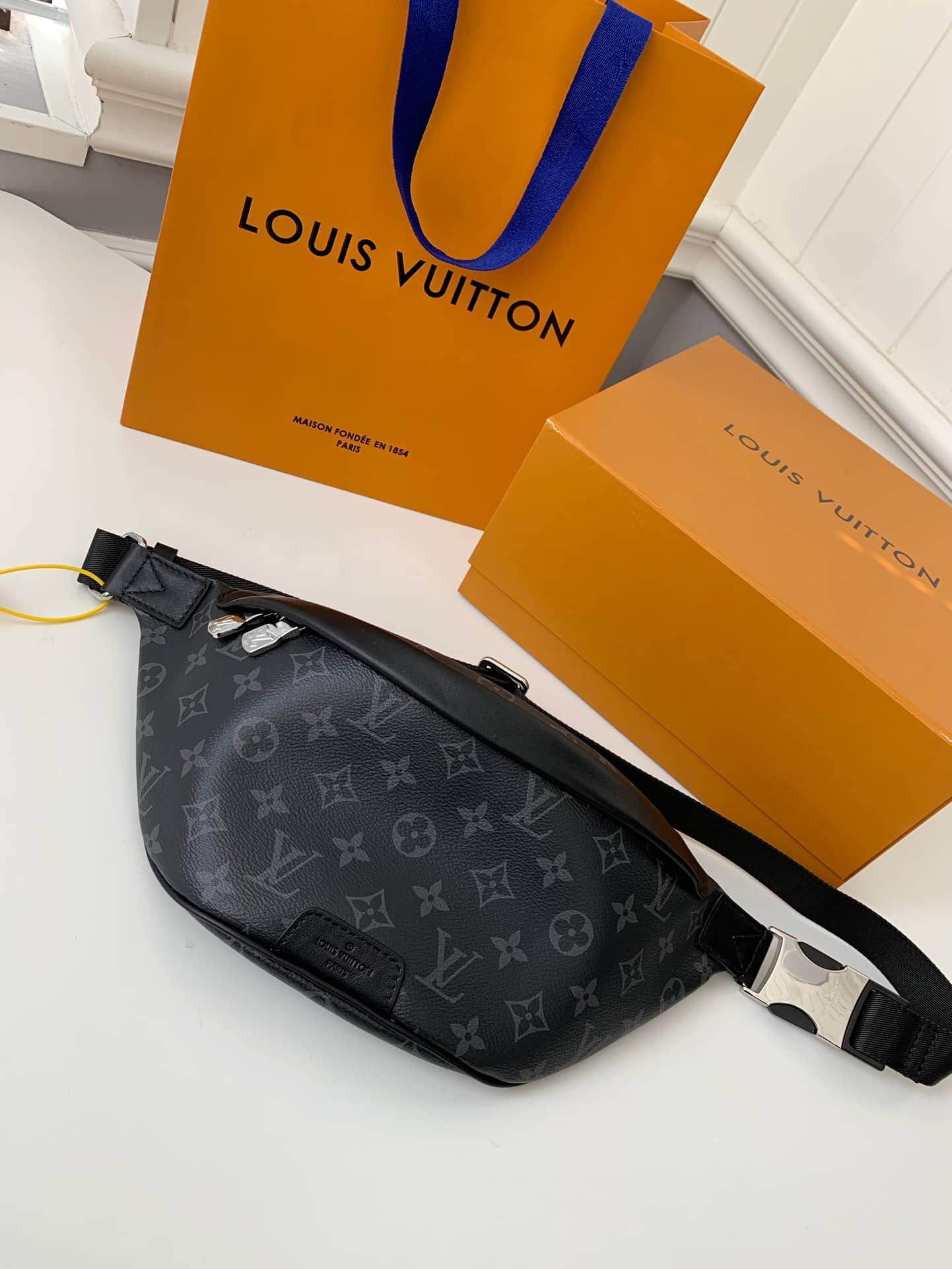 LV 原單復刻M46035 Discovery Bumbag PM腰包¥1,280.00-頂級1:1精品高仿包包香港台灣批發價格推薦微信哪裡買