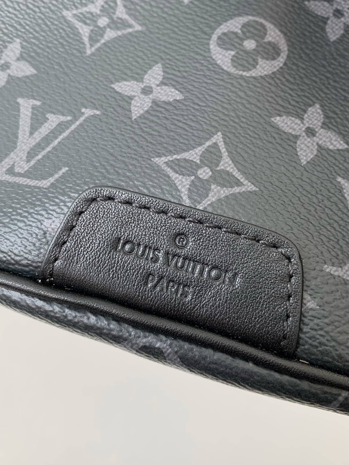 LV 原單復刻M46035 Discovery Bumbag PM腰包¥1,280.00-頂級1:1精品高仿包包香港台灣批發價格推薦微信哪裡買