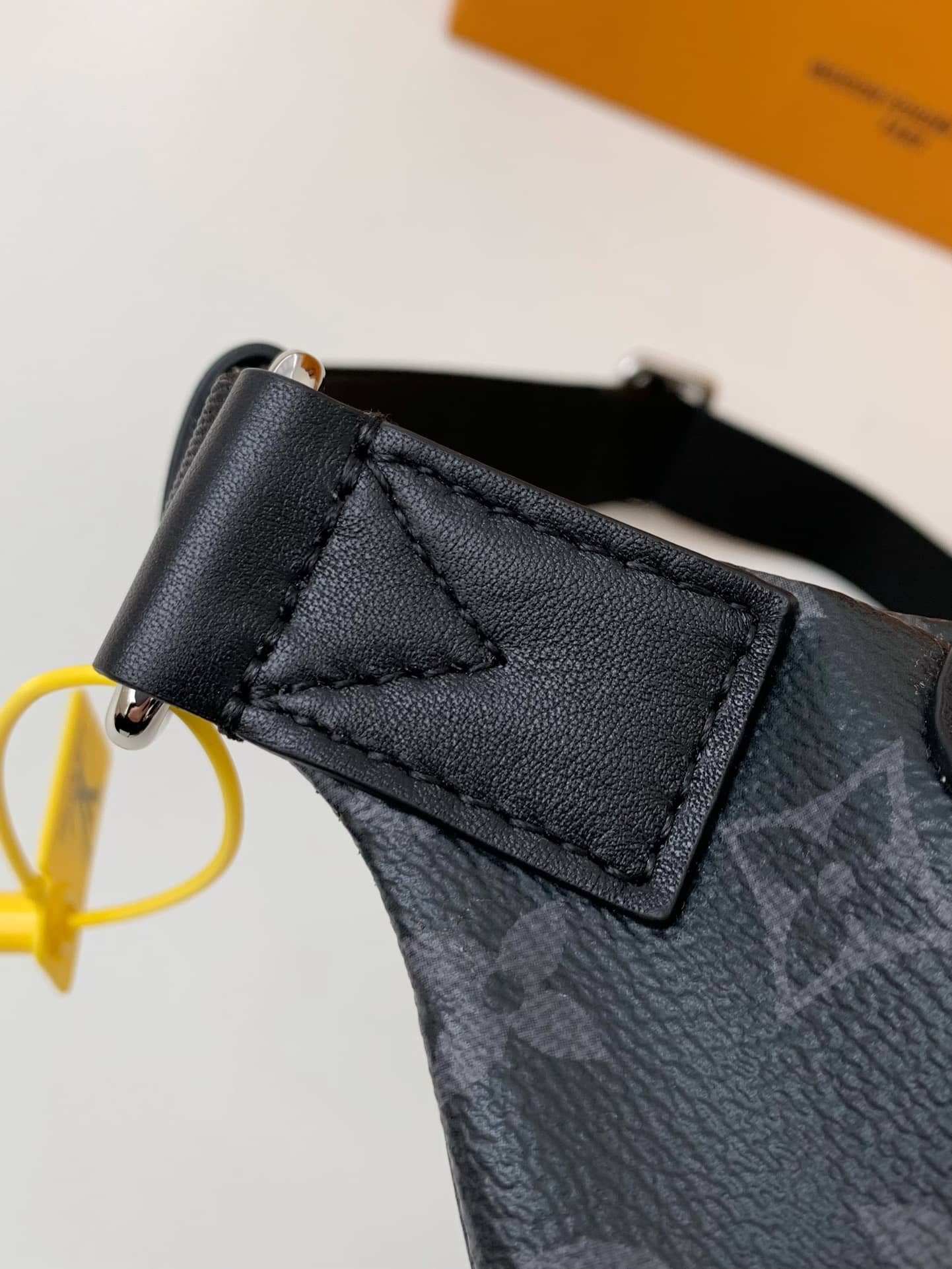 LV 原單復刻M46035 Discovery Bumbag PM腰包¥1,280.00-頂級1:1精品高仿包包香港台灣批發價格推薦微信哪裡買