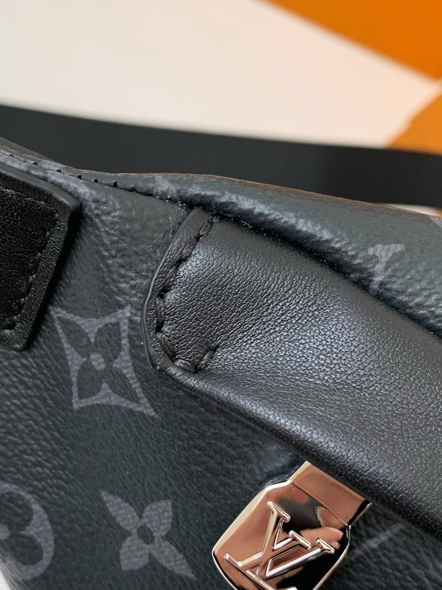 LV 原單復刻M46035 Discovery Bumbag PM腰包¥1,280.00-頂級1:1精品高仿包包香港台灣批發價格推薦微信哪裡買