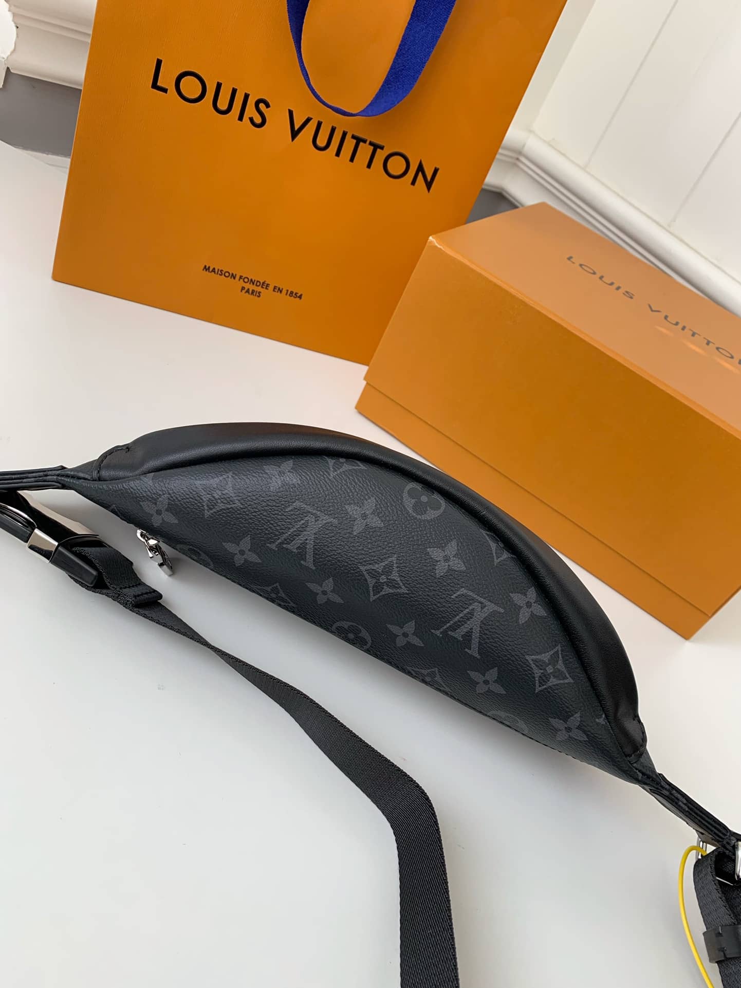 LV 原單復刻M46035 Discovery Bumbag PM腰包¥1,280.00-頂級1:1精品高仿包包香港台灣批發價格推薦微信哪裡買