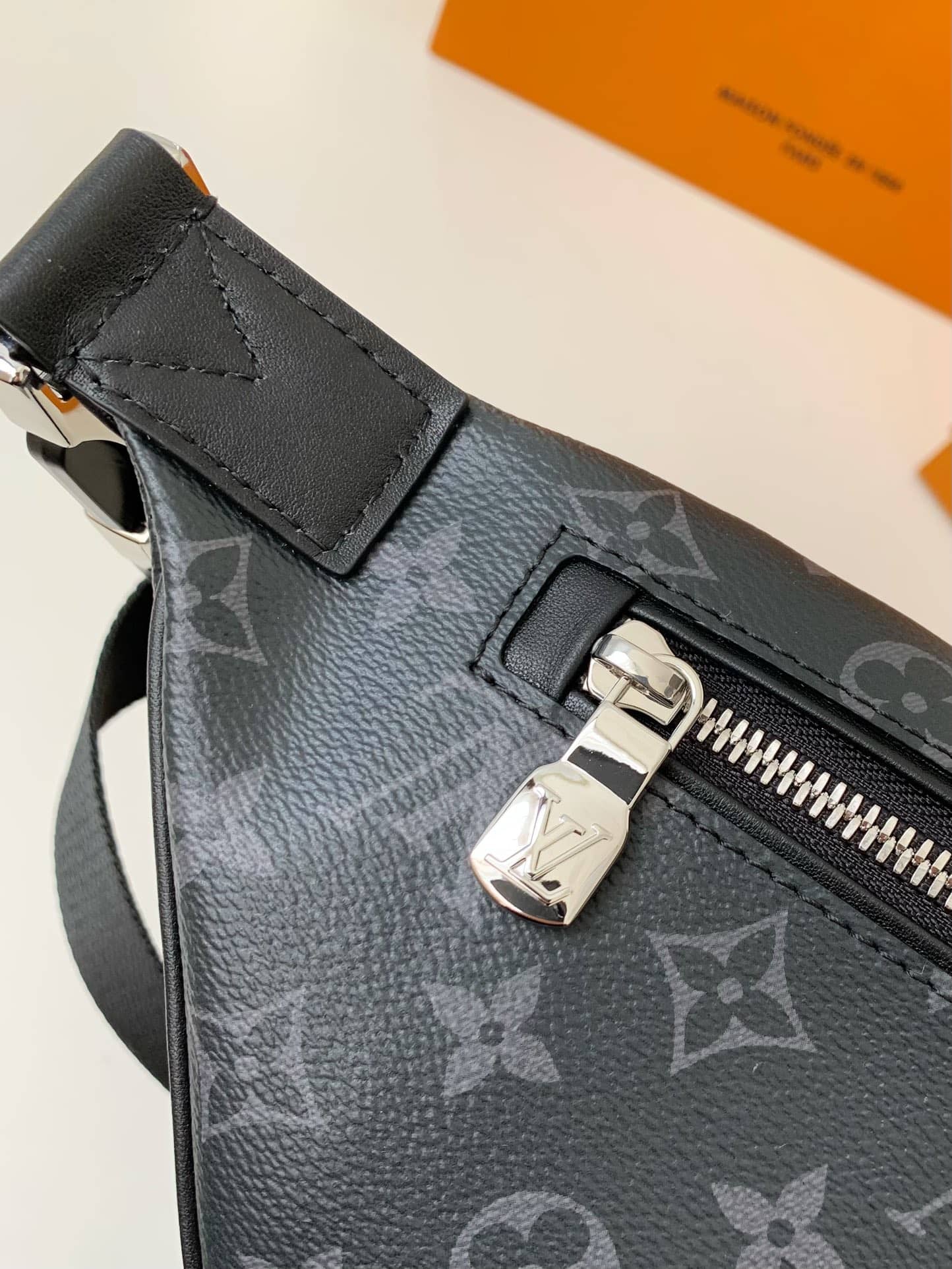 LV 原單復刻M46035 Discovery Bumbag PM腰包¥1,280.00-頂級1:1精品高仿包包香港台灣批發價格推薦微信哪裡買