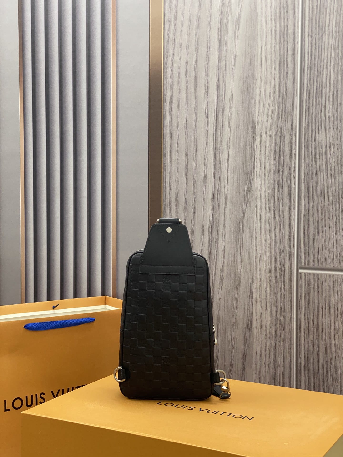 LV運動風糅合休閑氣息 N41720 AVENUE SLING BAG頂級原單單肩包¥1,280.00-頂級1:1精品高仿包包香港台灣批發價格推薦微信哪裡買 LV運動風糅合休閑氣息 N41720 AVENUE SLING BAG頂級原單單肩包¥1,280.00-頂級1:1精品高仿包包香港台灣批發價格推薦微信哪裡買