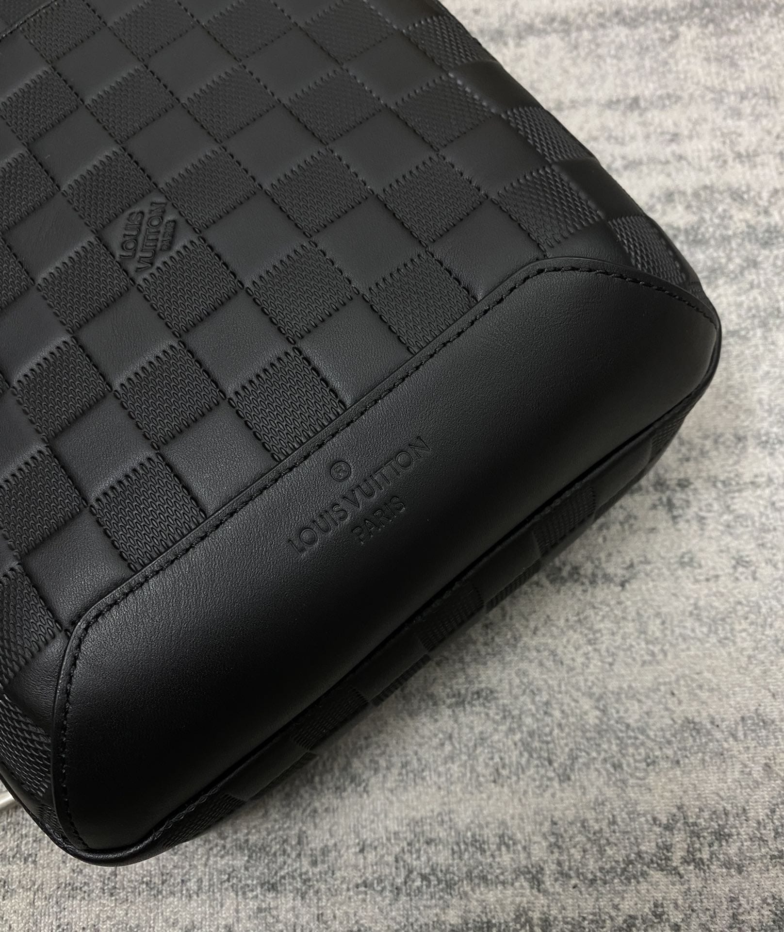LV運動風糅合休閑氣息 N41720 AVENUE SLING BAG頂級原單單肩包¥1,280.00-頂級1:1精品高仿包包香港台灣批發價格推薦微信哪裡買 LV運動風糅合休閑氣息 N41720 AVENUE SLING BAG頂級原單單肩包¥1,280.00-頂級1:1精品高仿包包香港台灣批發價格推薦微信哪裡買