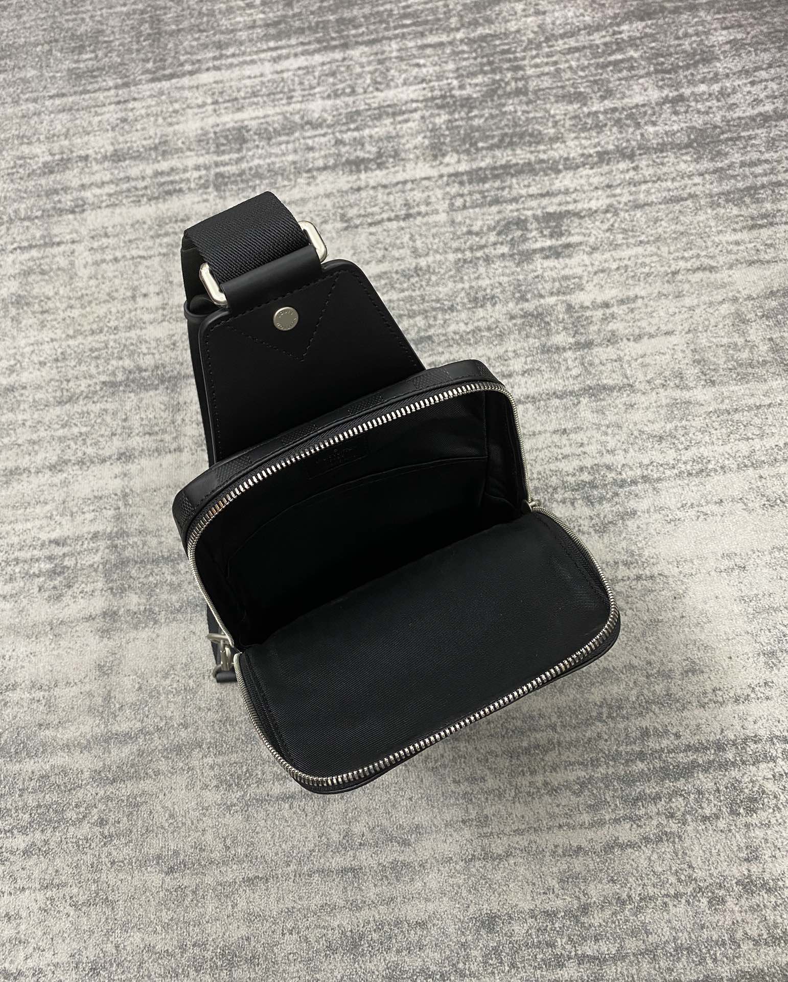 LV運動風糅合休閑氣息 N41720 AVENUE SLING BAG頂級原單單肩包¥1,280.00-頂級1:1精品高仿包包香港台灣批發價格推薦微信哪裡買 LV運動風糅合休閑氣息 N41720 AVENUE SLING BAG頂級原單單肩包¥1,280.00-頂級1:1精品高仿包包香港台灣批發價格推薦微信哪裡買