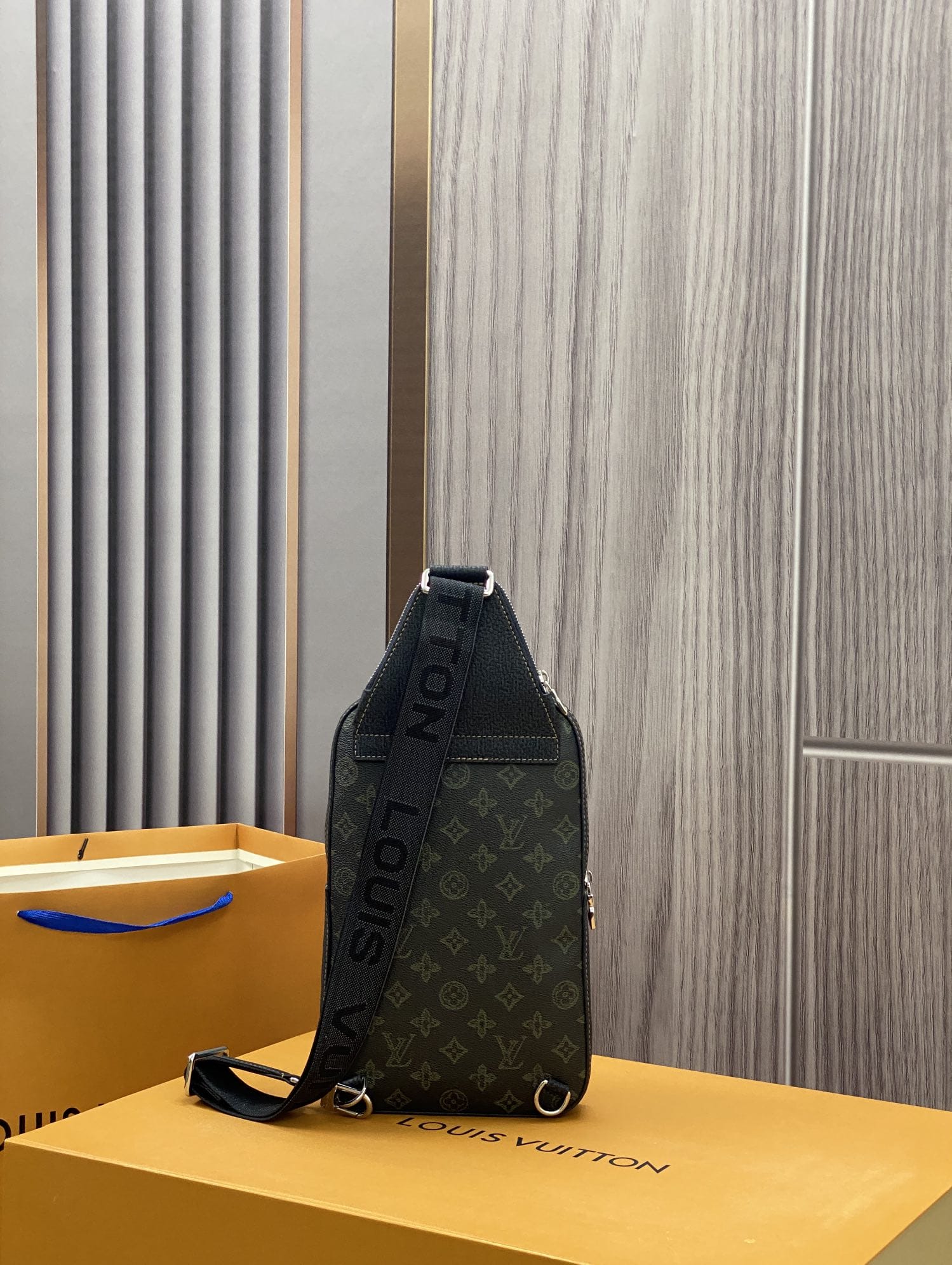 LV靈巧單肩帶便於左右背挎 M46344 AVENUE 單肩包¥1,280.00-頂級1:1精品高仿包包香港台灣批發價格推薦微信哪裡買