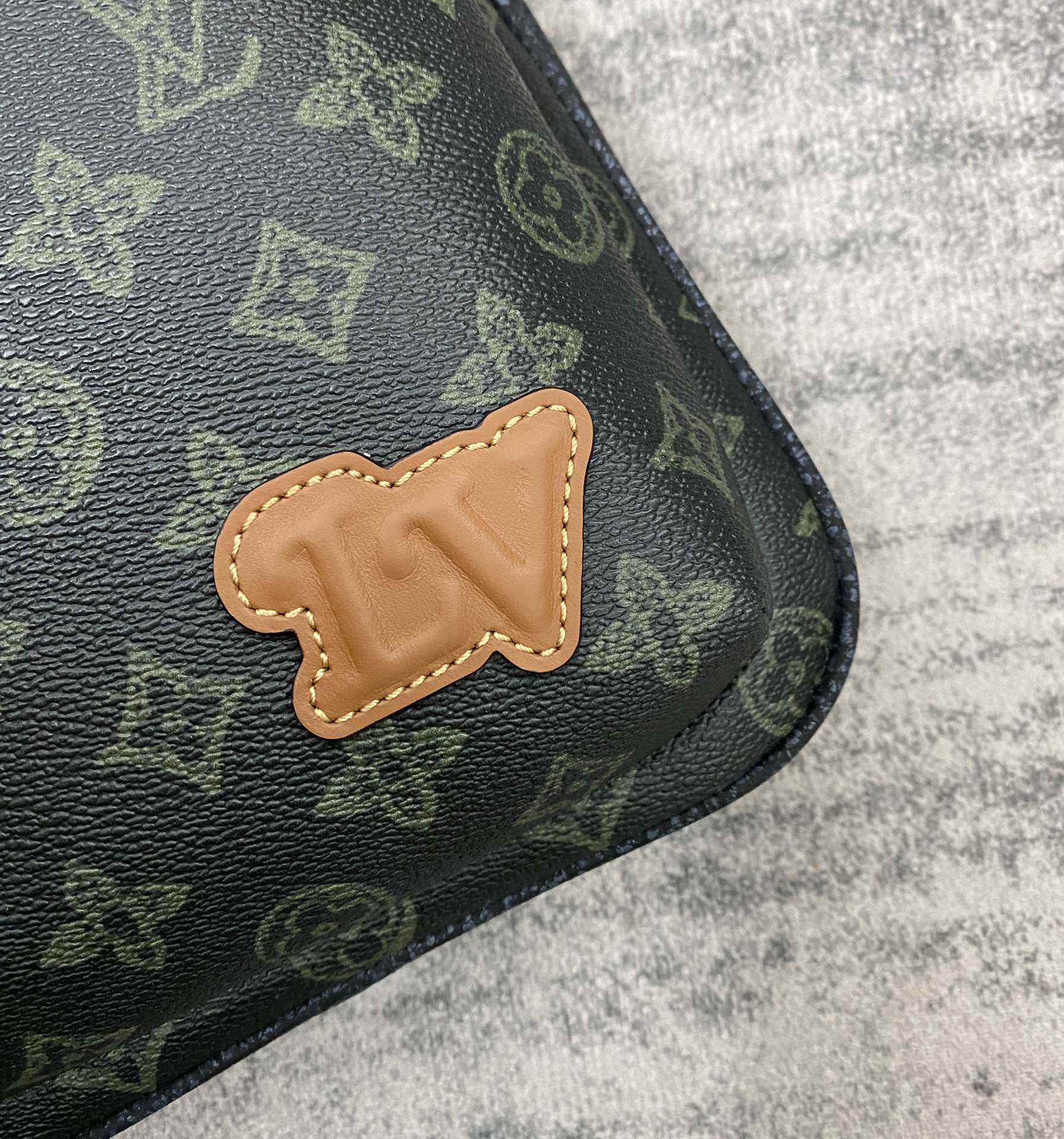 LV靈巧單肩帶便於左右背挎 M46344 AVENUE 單肩包¥1,280.00-頂級1:1精品高仿包包香港台灣批發價格推薦微信哪裡買