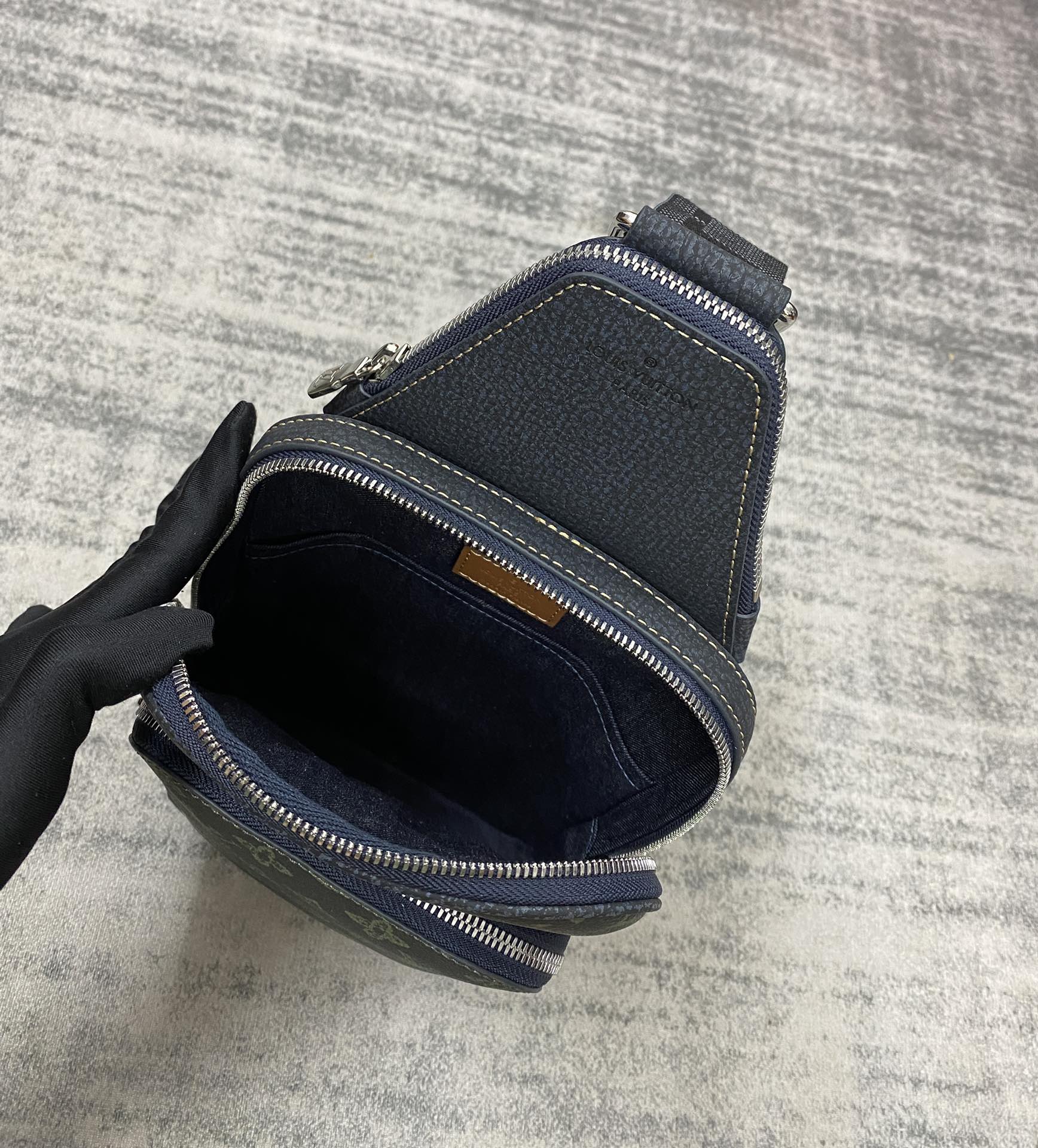 LV靈巧單肩帶便於左右背挎 M46344 AVENUE 單肩包¥1,280.00-頂級1:1精品高仿包包香港台灣批發價格推薦微信哪裡買