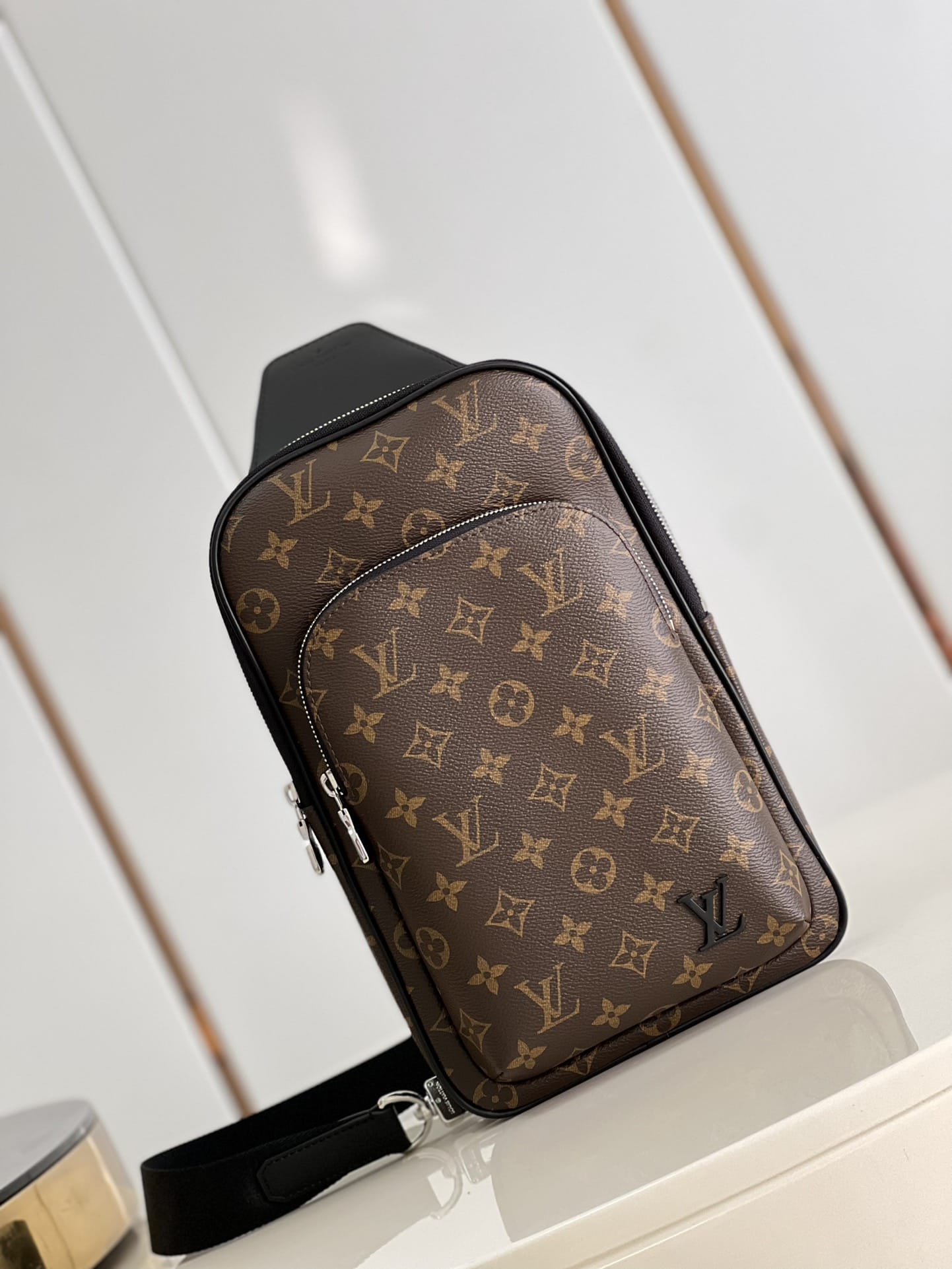 LV頂級原單單肩包 M46327 AVENUE SLINGBAG¥1,280.00-頂級1:1精品高仿包包香港台灣批發價格推薦微信哪裡買