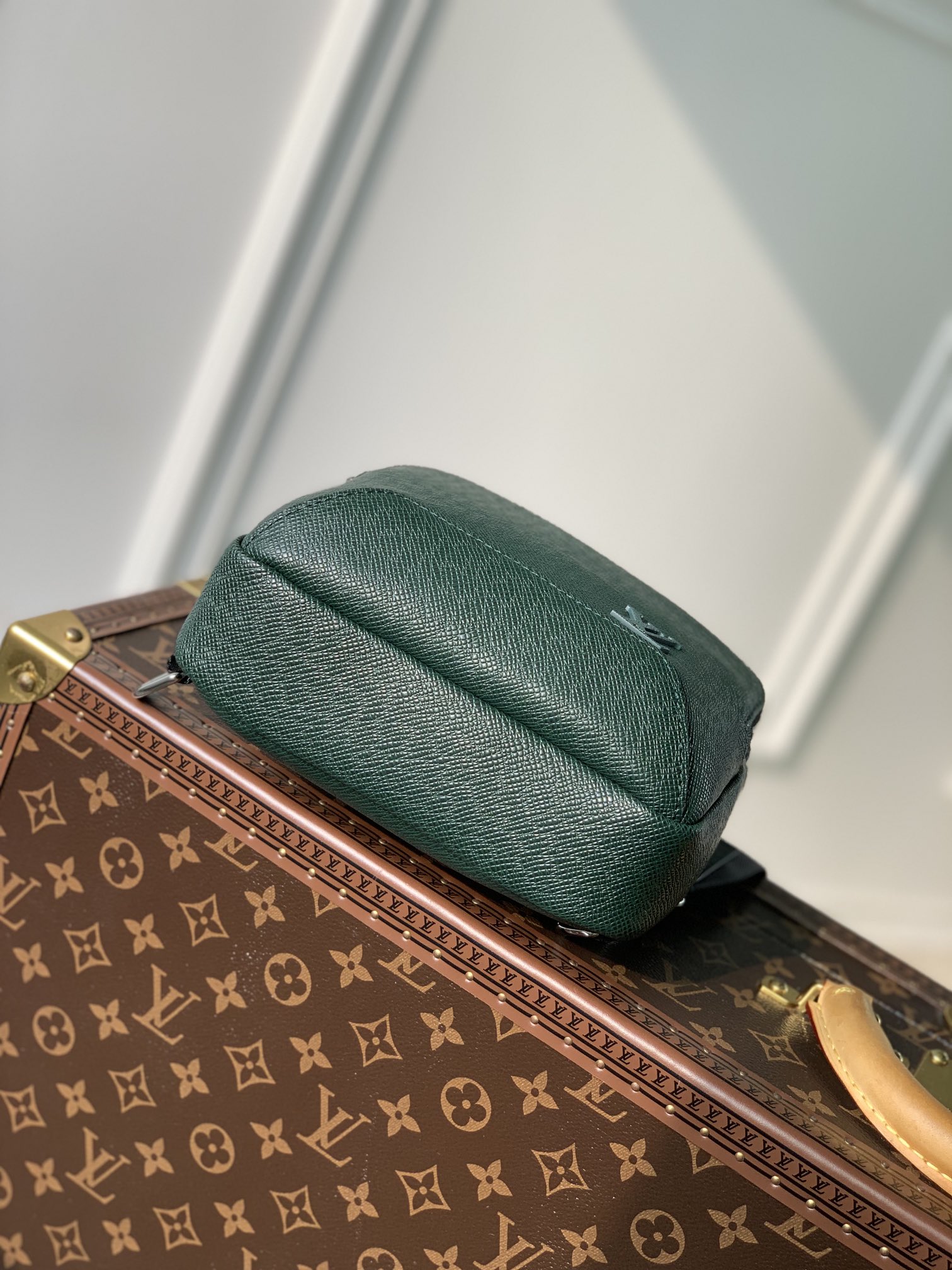 LV高仿原單腰包 M30860 AVENUE SLING BAG¥1,280.00-頂級1:1精品高仿包包香港台灣批發價格推薦微信哪裡買