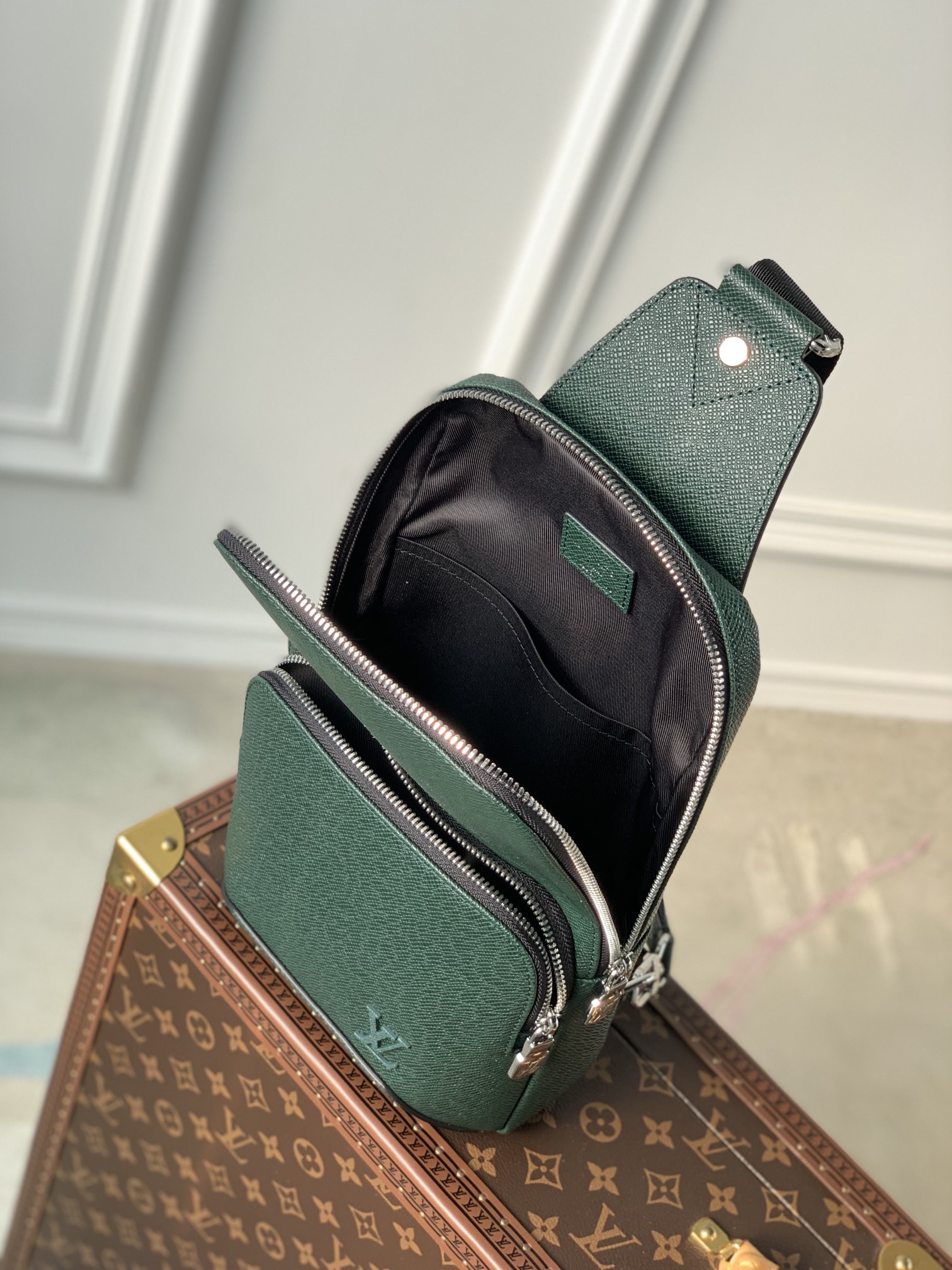 LV高仿原單腰包 M30860 AVENUE SLING BAG¥1,280.00-頂級1:1精品高仿包包香港台灣批發價格推薦微信哪裡買