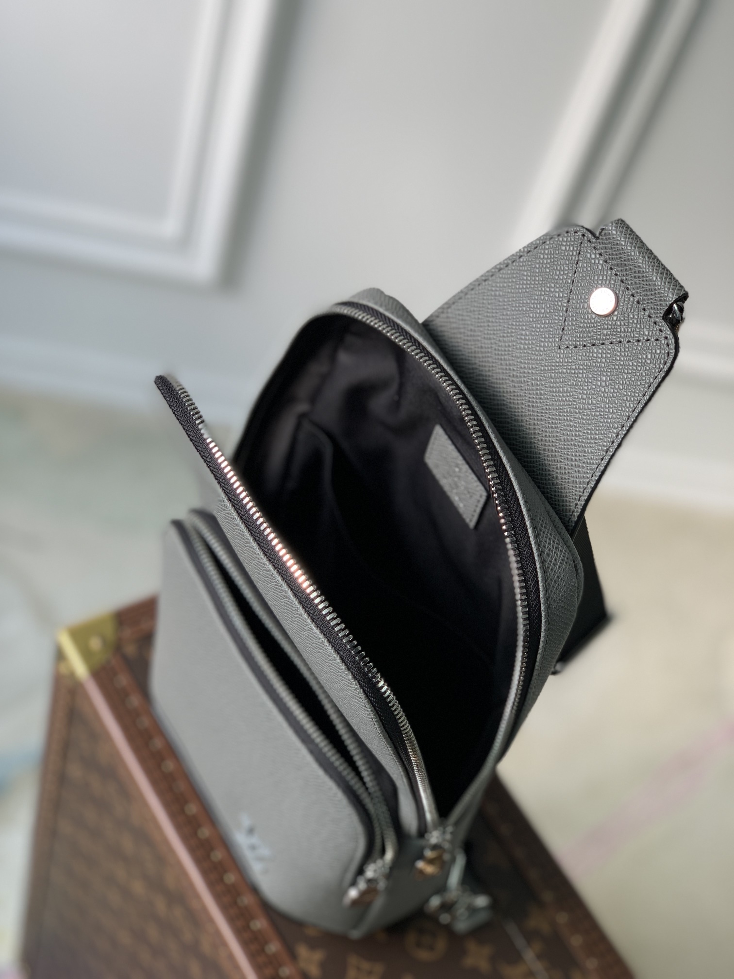 LV背包頂級復刻原單 M30859 AVENUE SLING BAG¥1980.00-頂級1:1精品高仿包包香港台灣批發價格推薦微信哪裡買