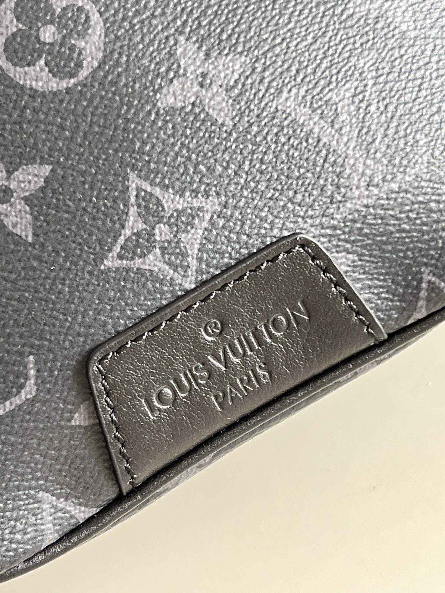 LV M46035 DISCOVERY 高仿原單小號腰包¥1480.00-頂級1:1精品高仿包包香港台灣批發價格推薦微信哪裡買