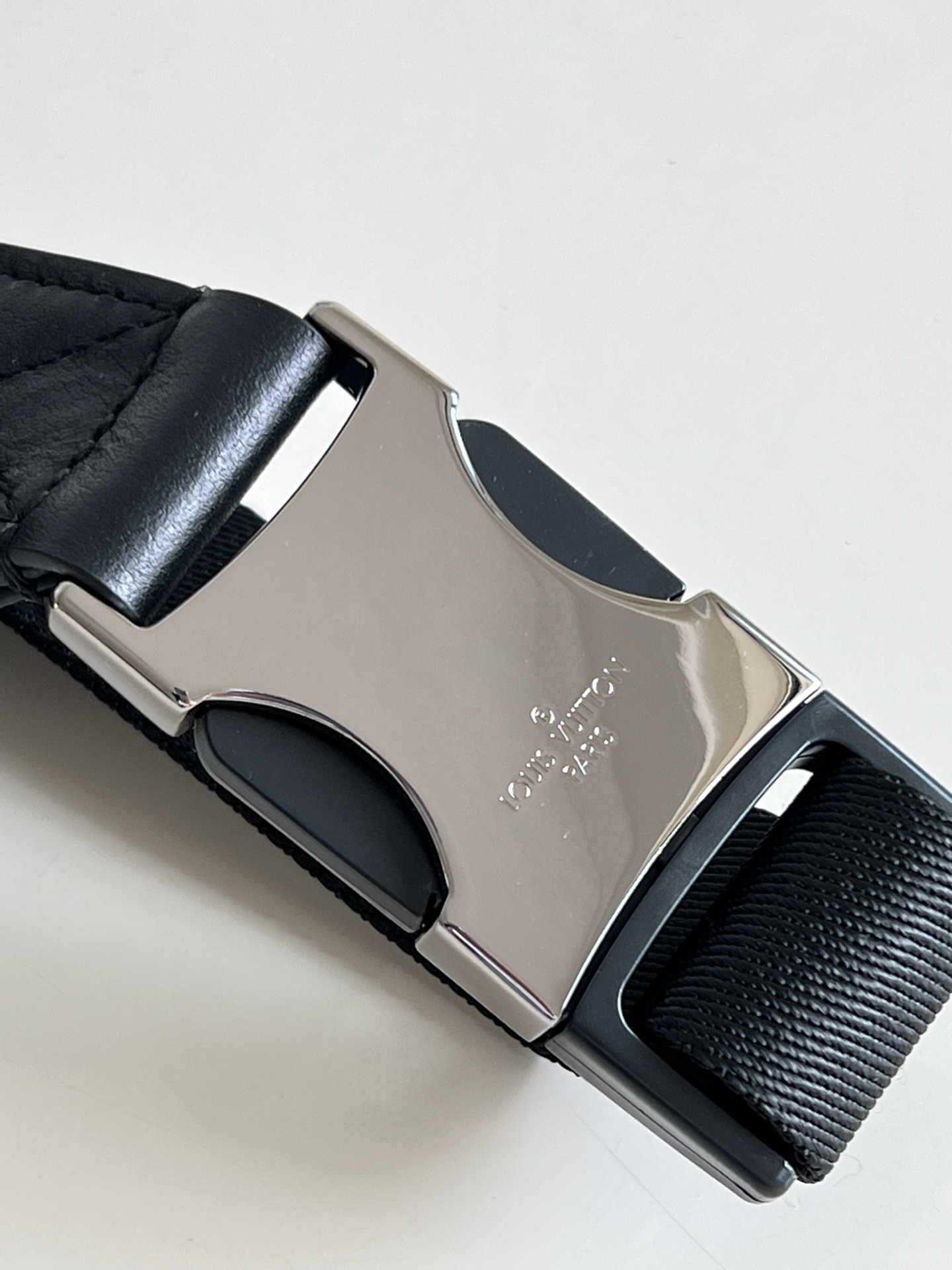 LV M46035 DISCOVERY 高仿原單小號腰包¥1480.00-頂級1:1精品高仿包包香港台灣批發價格推薦微信哪裡買