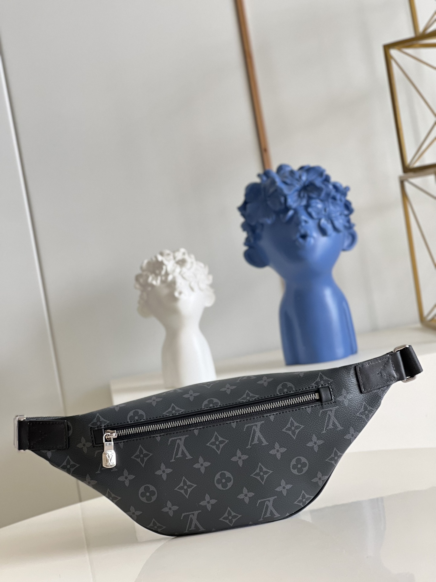 LV M46035 DISCOVERY 高仿原單小號腰包¥1480.00-頂級1:1精品高仿包包香港台灣批發價格推薦微信哪裡買