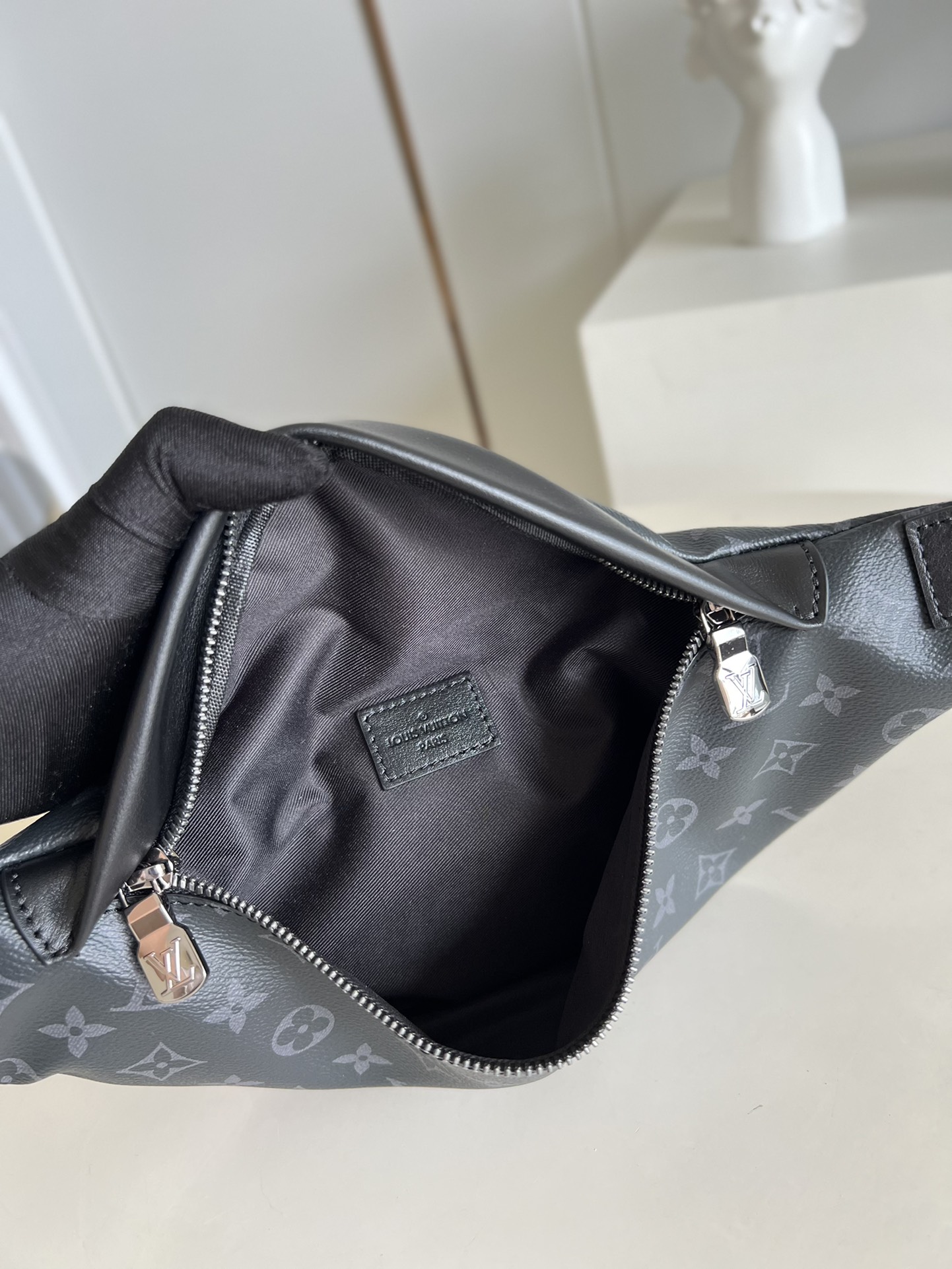 LV M46035 DISCOVERY 高仿原單小號腰包¥1480.00-頂級1:1精品高仿包包香港台灣批發價格推薦微信哪裡買