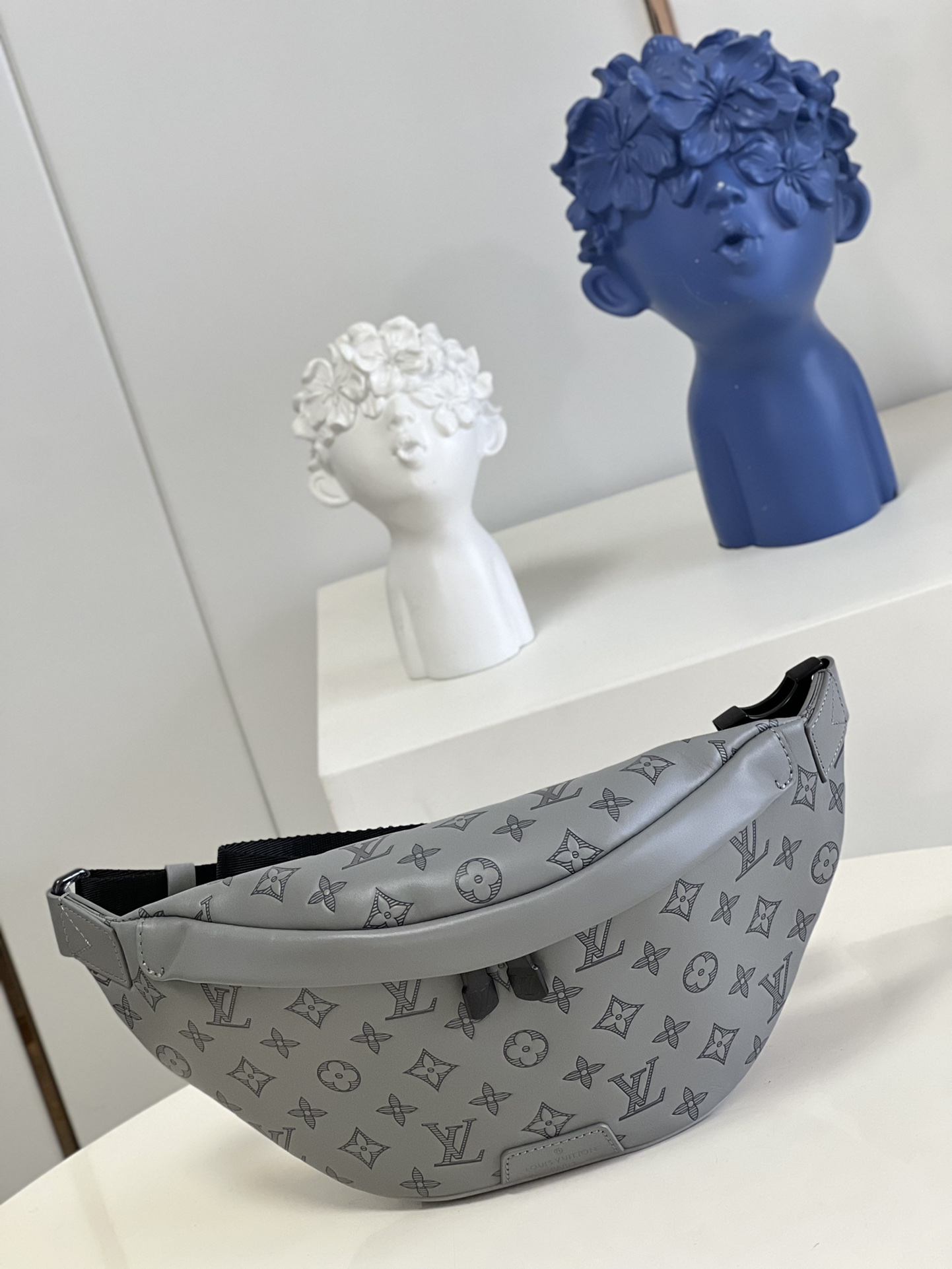 LV M46108 DISCOVERY一比一高仿腰包¥1480.00-頂級1:1精品高仿包包香港台灣批發價格推薦微信哪裡買