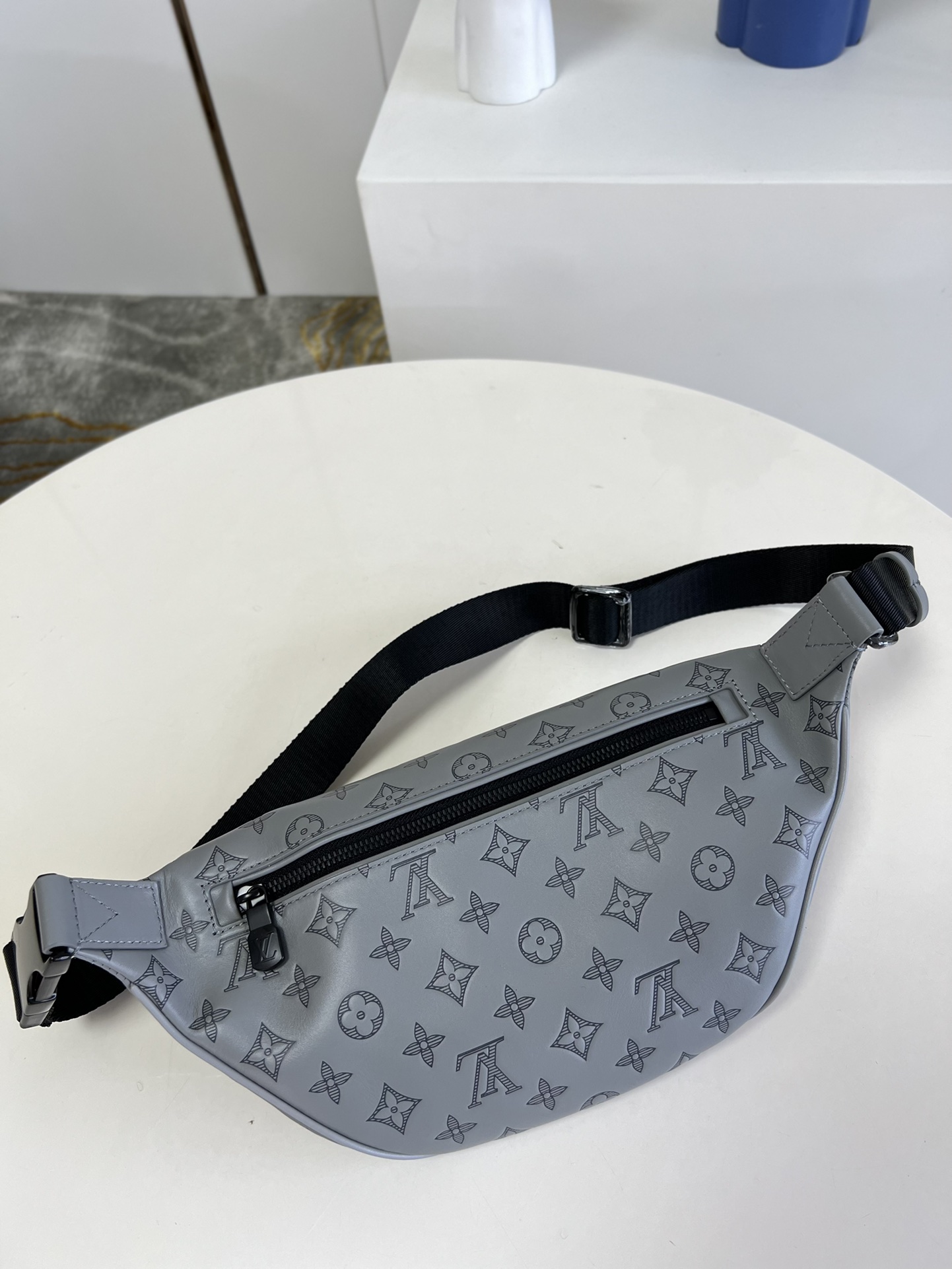 LV M46108 DISCOVERY一比一高仿腰包¥1480.00-頂級1:1精品高仿包包香港台灣批發價格推薦微信哪裡買